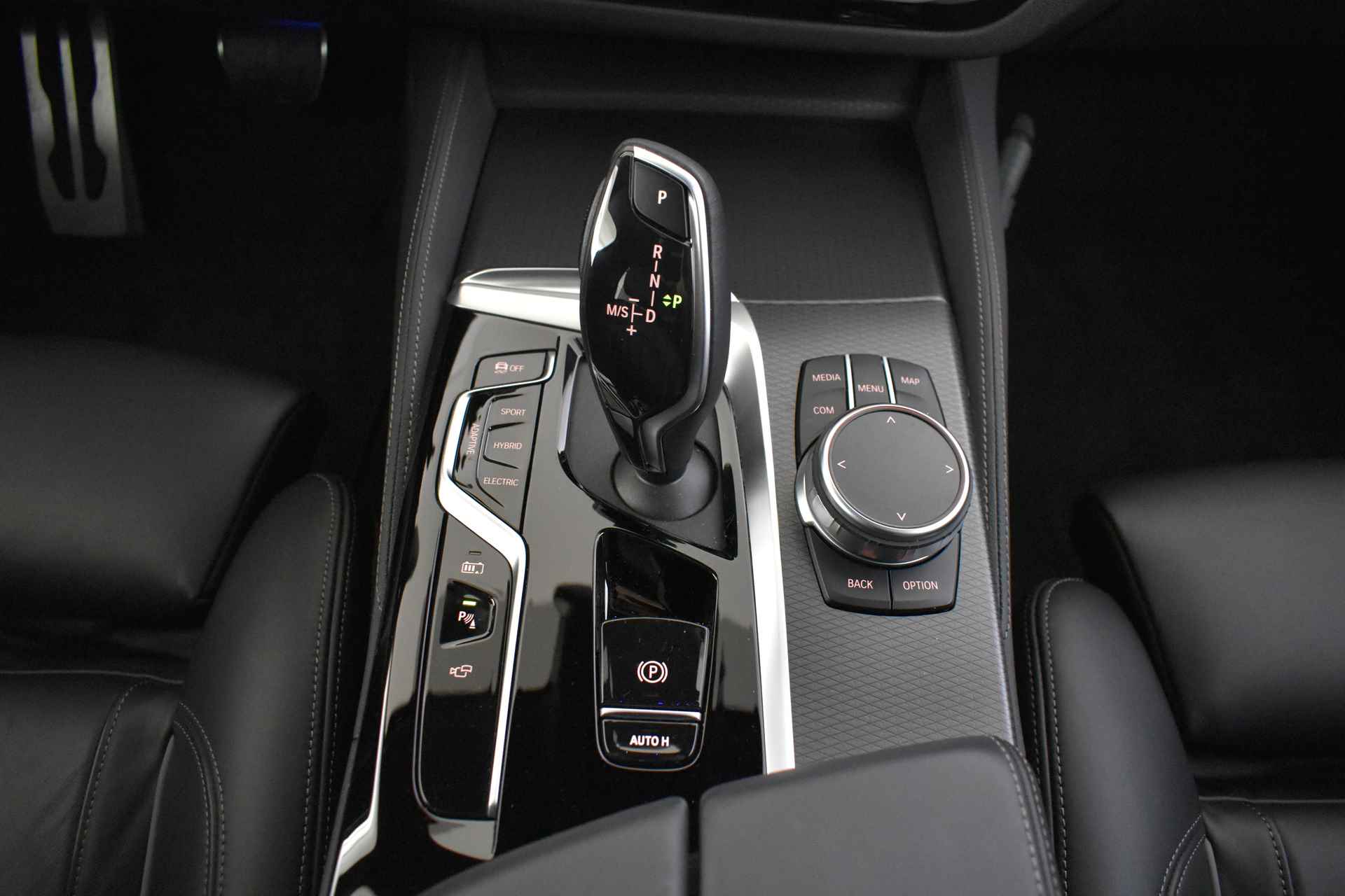 BMW 5 Serie 545e xDrive High Executive M Sportpakket / Schuif-kanteldak / Massagefunctie / Laserlight / Active Steering / Parking Assistant Plus - 32/57