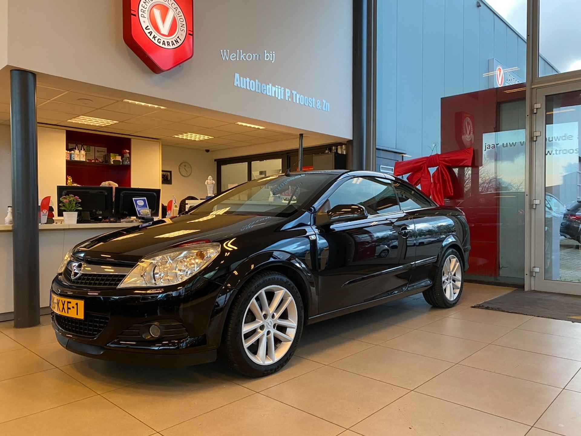 Opel Astra TwinTop 1.8 Enjoy,NL Auto,Elektrisch Bedienbarekap,Leder&Stoelverwarming,Keyless Entry,Achteruitrijsensoren,Climate&Cruiscontrol - 2/30