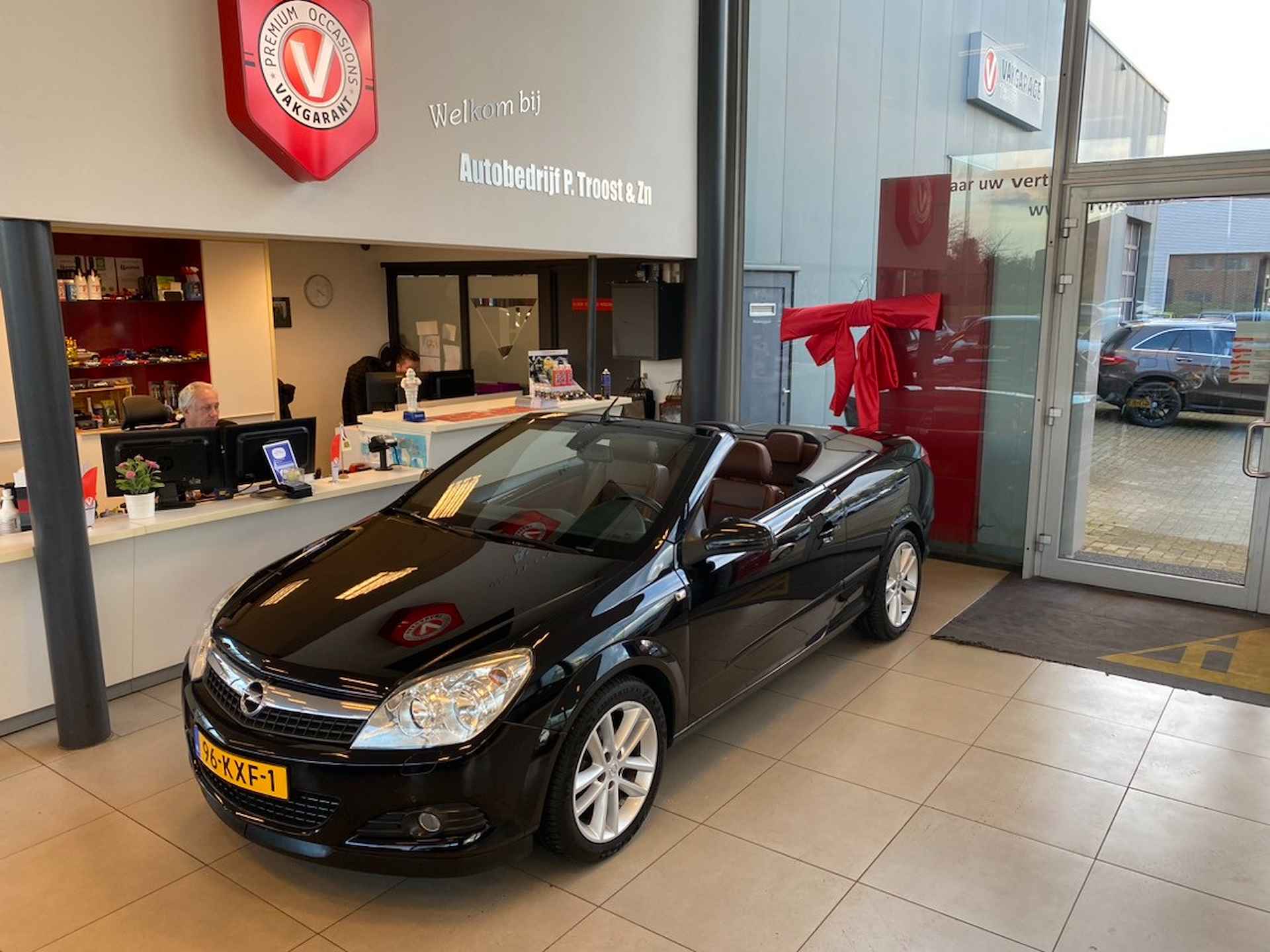 Opel Astra TwinTop 1.8 Enjoy,NL Auto,Elektrisch Bedienbarekap,Leder&Stoelverwarming,Keyless Entry,Achteruitrijsensoren,Climate&Cruiscontrol - 3/30