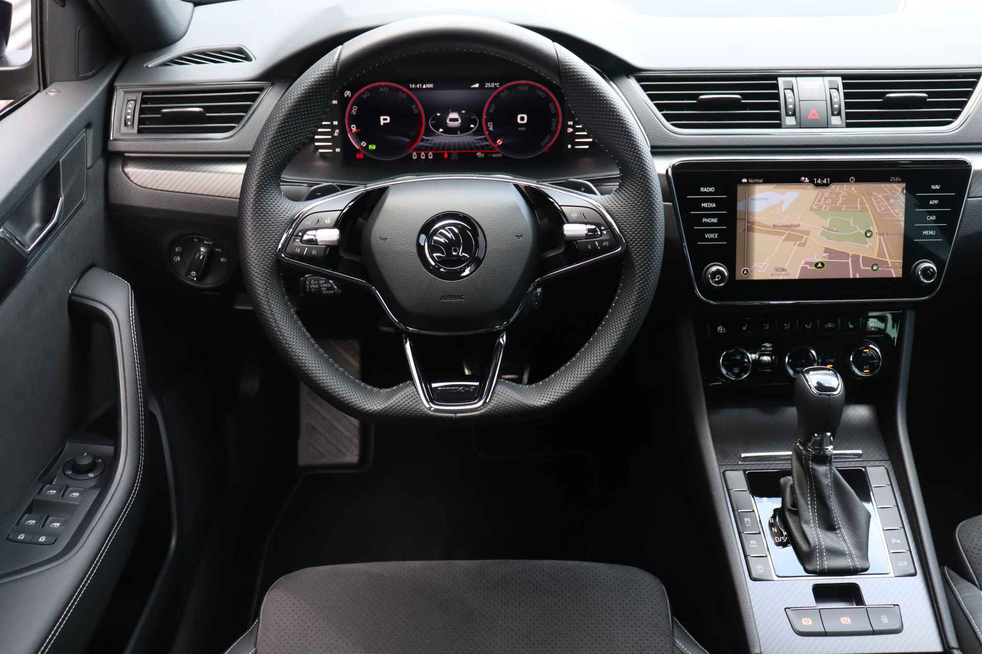 Škoda Superb Combi 2.0 TSI 190pk AUTOMAAT Sportline Business | Stoel- & stuurwielverwarming | Adaptieve cruise control | Elektrische bestuurdersstoel incl. geheugen | - 3/39