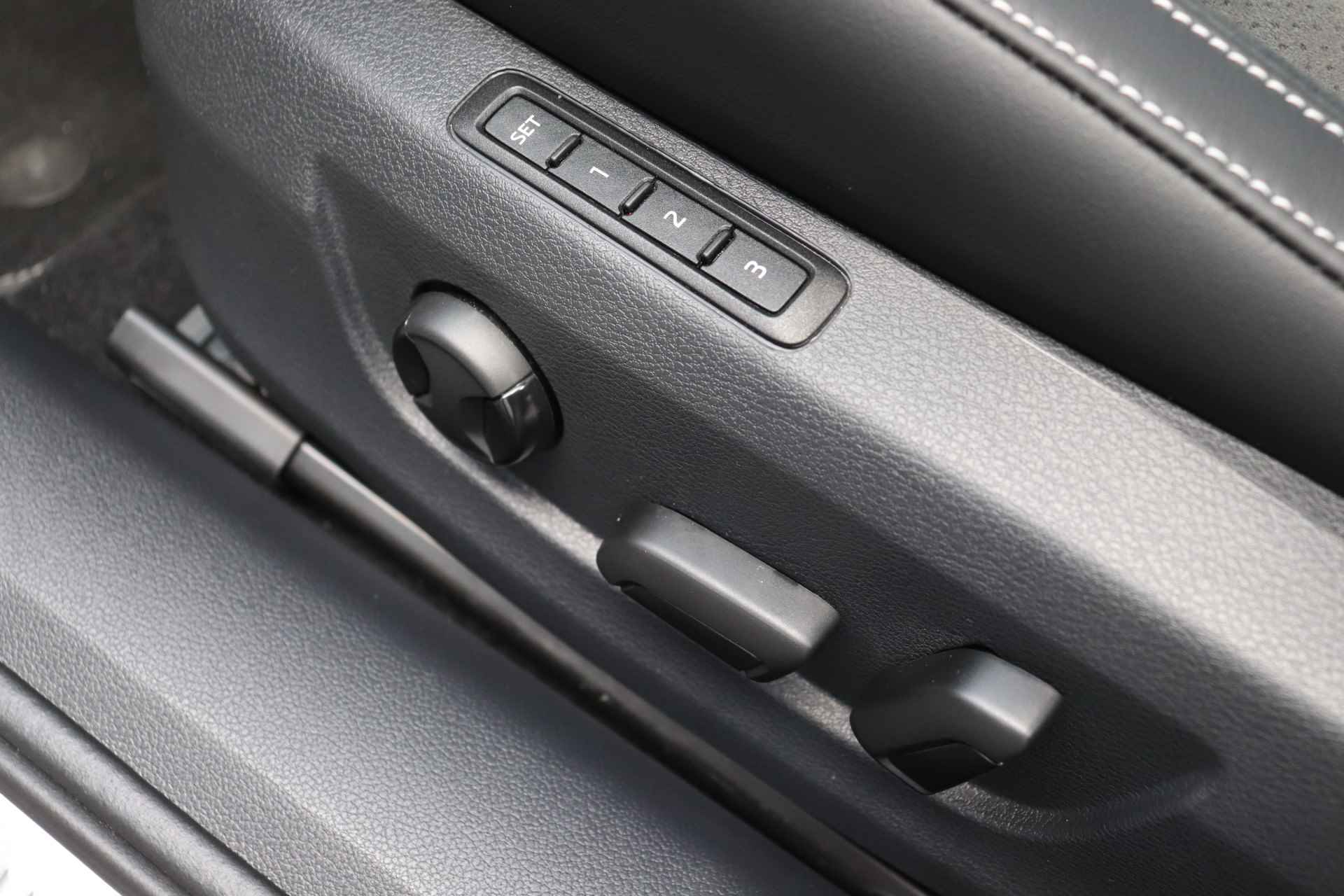 Škoda Superb Combi 2.0 TSI 190pk AUTOMAAT Sportline Business | Stoel- & stuurwielverwarming | Adaptieve cruise control | Elektrische bestuurdersstoel incl. geheugen | - 8/39