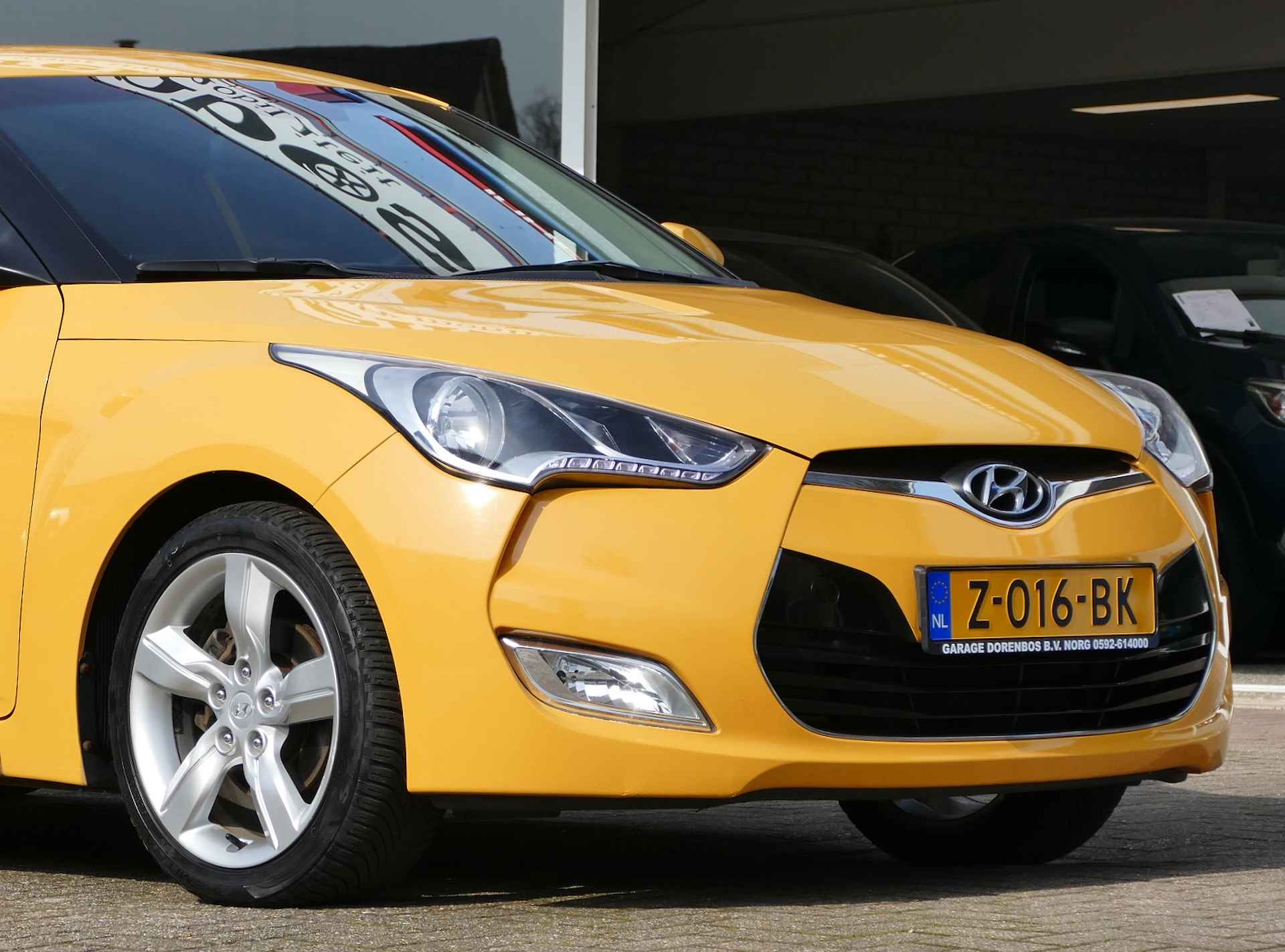 Hyundai Veloster 1.6 GDI | navigatie | achteruitrijcamera | all-season-banden - 3/43