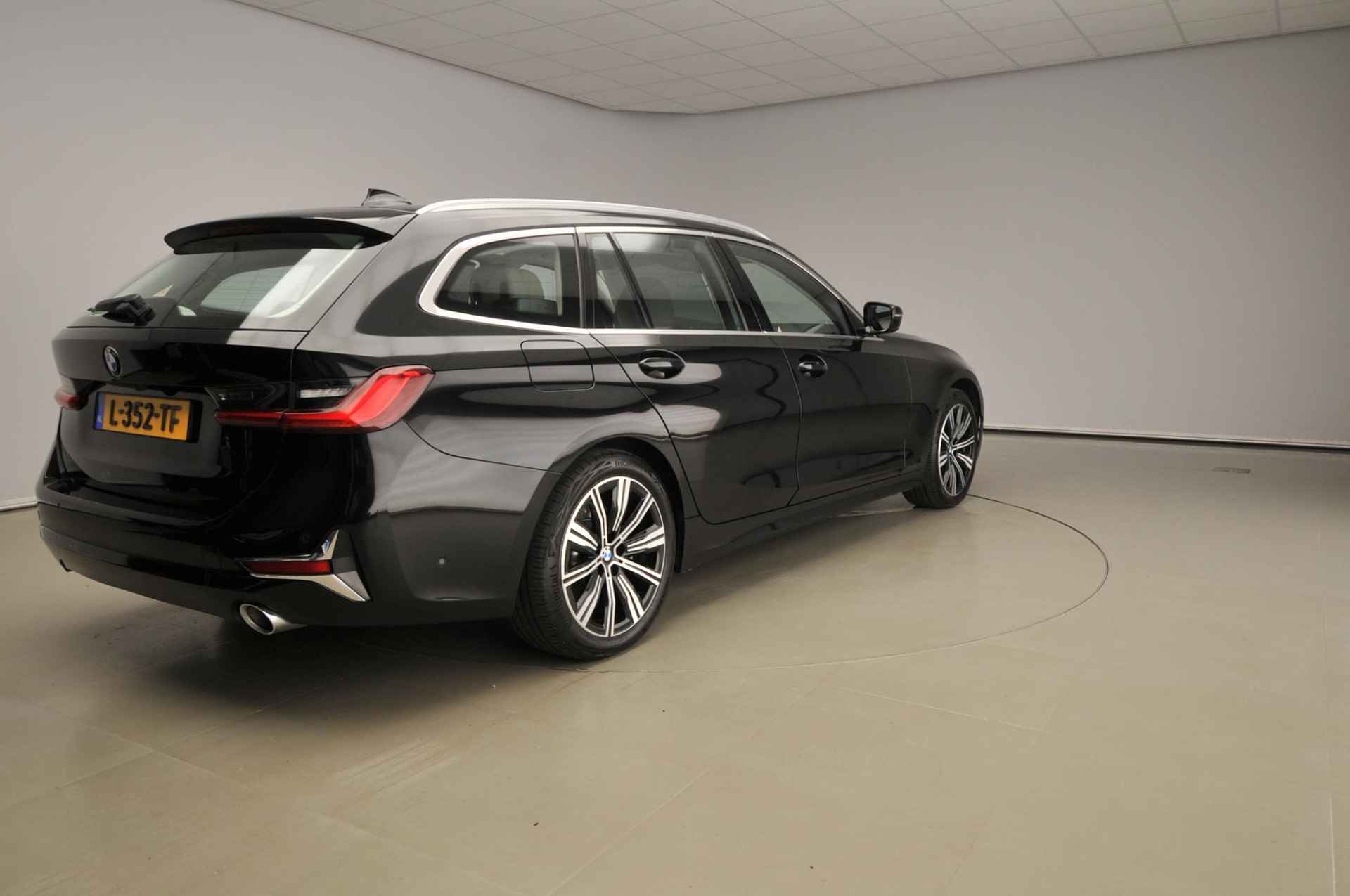 BMW 3 Serie Touring 330e | LED | Leder | Navigatie | Schuifdak | Sportstoelen | Stoelverwarming | DAB | Hifi speakers | Alu 18 inch - 3/40