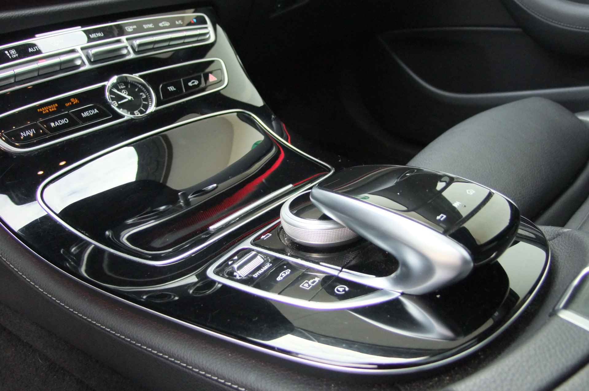 Mercedes-Benz E-Klasse All-Terrain 220 d 4MATIC Prestige Plus / Carbon / 20 inch/ Panorama/ Leer / Trekhaak af-fabriek / Burmester - 28/36