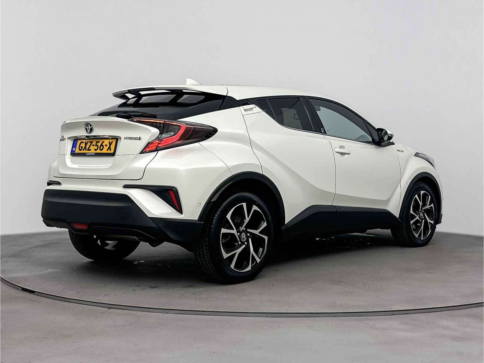 Toyota C-HR 1.8 Hybrid Style Limited | Navigatie | Stoel en stuurwiel verwarmd | Climate Control | LM velgen | Cruise Control Adaptief | - 3/40