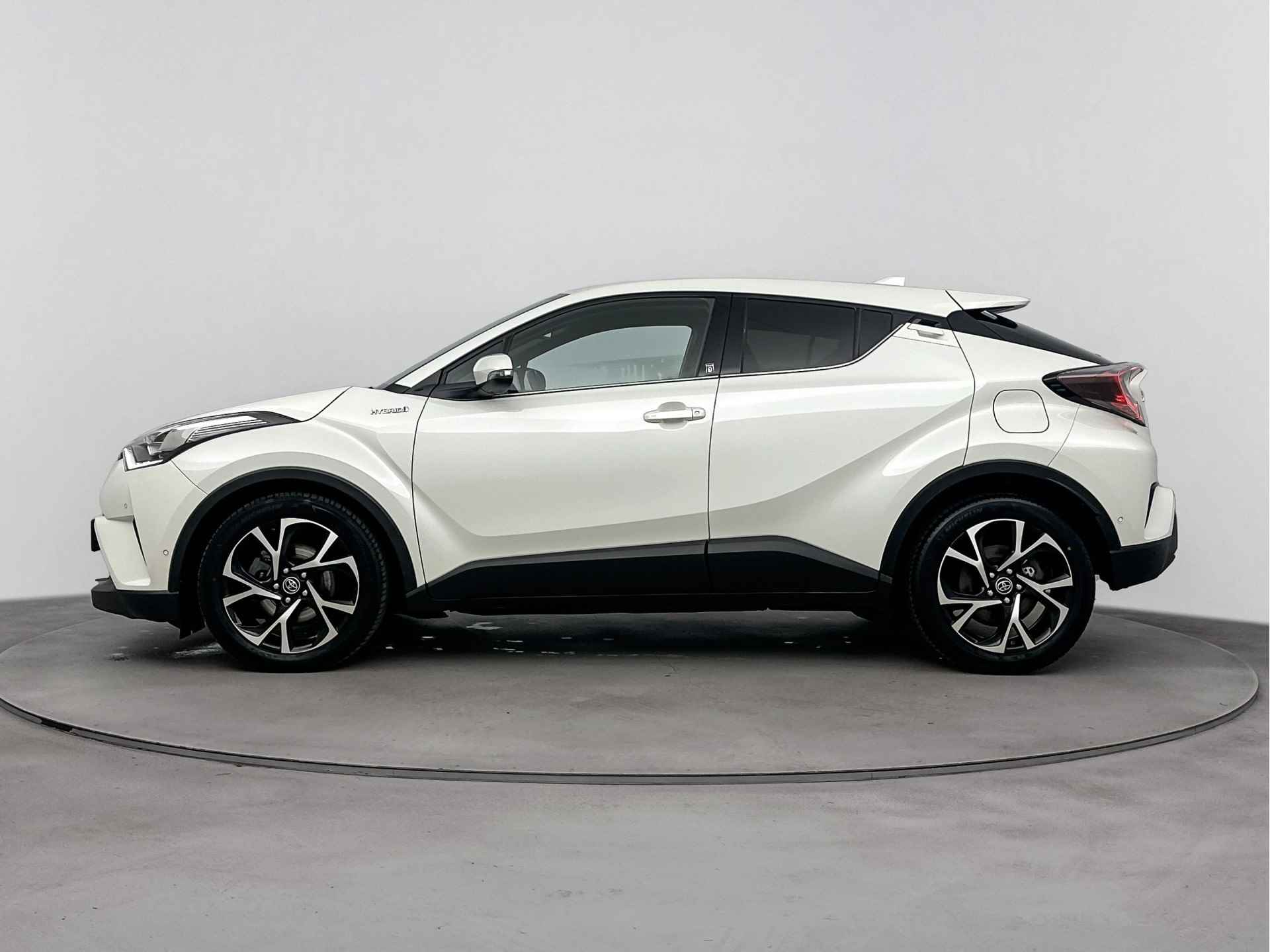 Toyota C-HR 1.8 Hybrid Style Limited | Navigatie | Stoel en stuurwiel verwarmd | Climate Control | LM velgen | Cruise Control Adaptief | - 4/40