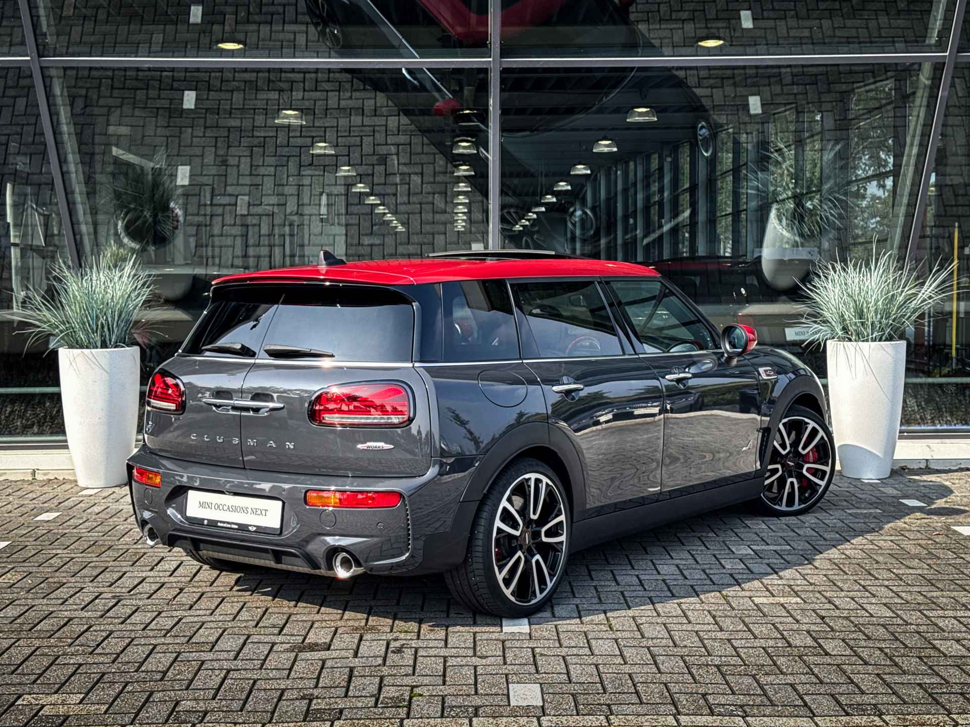 MINI Clubman JCW ALL4 Chili Automaat / Panoramadak / Achteruitrijcamera / Stoelverwarming / LED / Harman Kardon / Head-Up / Cruise Control / Comfort Access - 3/37