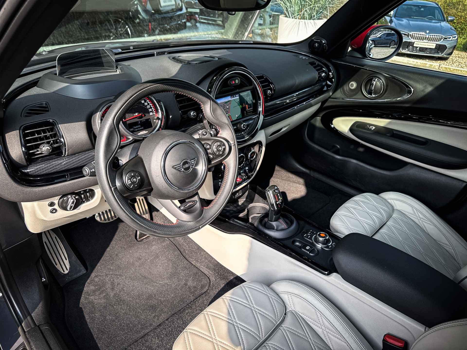 MINI Clubman JCW ALL4 Chili Automaat / Panoramadak / Achteruitrijcamera / Stoelverwarming / LED / Harman Kardon / Head-Up / Cruise Control / Comfort Access - 4/37