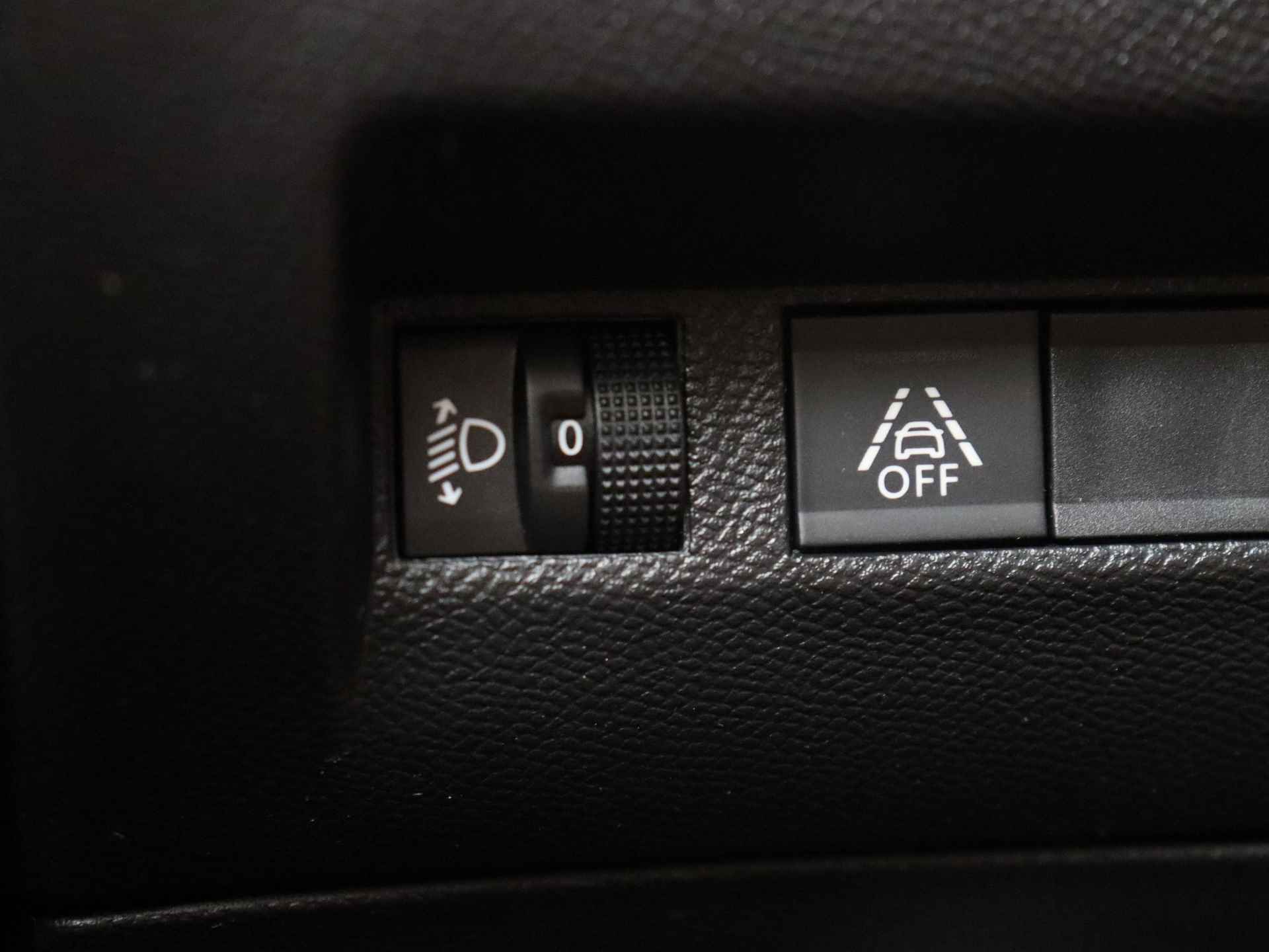 Peugeot 208 1.2 PureTech Blue Lease Active | Navigatie | Parkeer sensor achter | Airco - 24/31