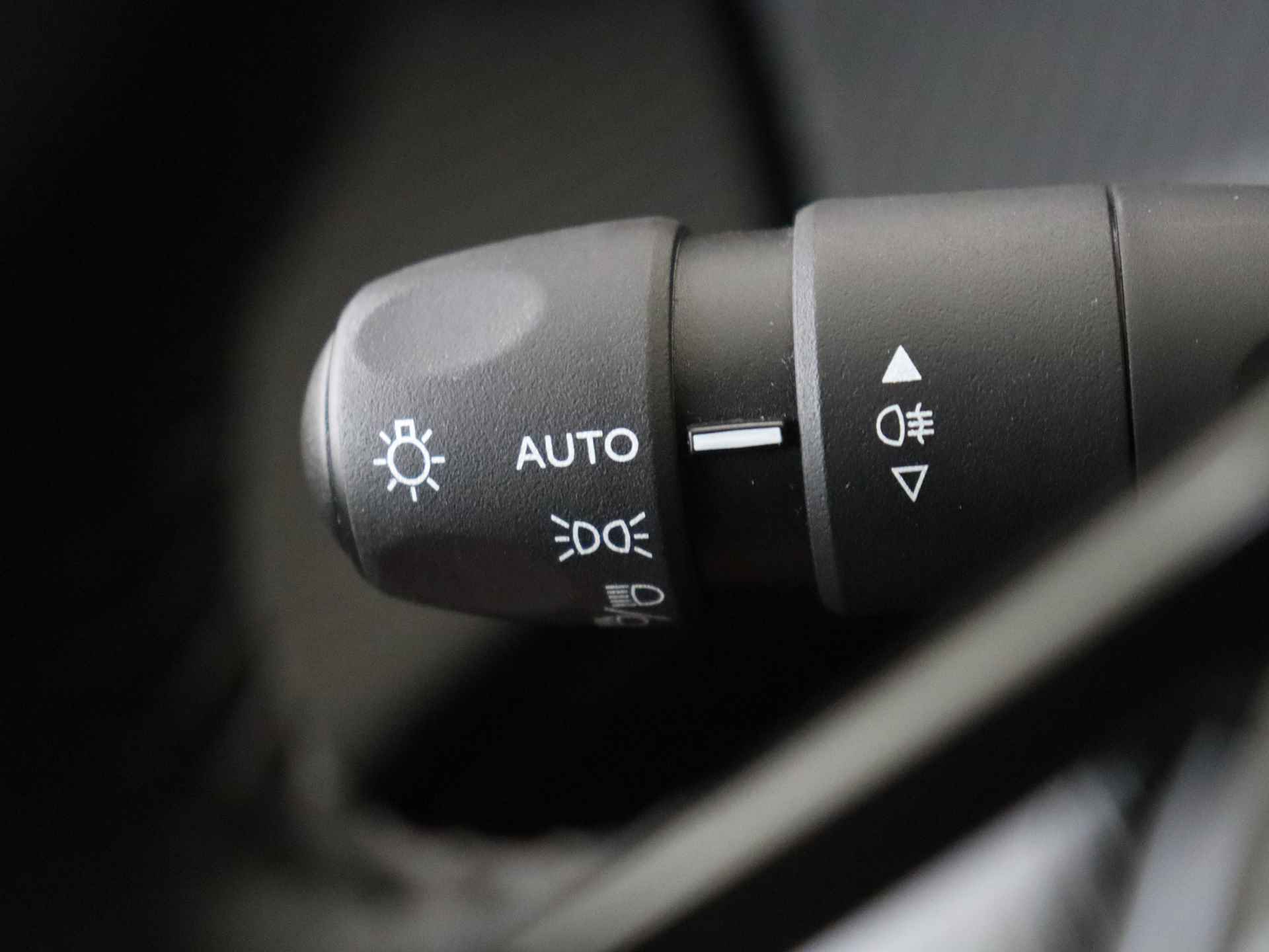Peugeot 208 1.2 PureTech Blue Lease Active | Navigatie | Parkeer sensor achter | Airco - 26/31