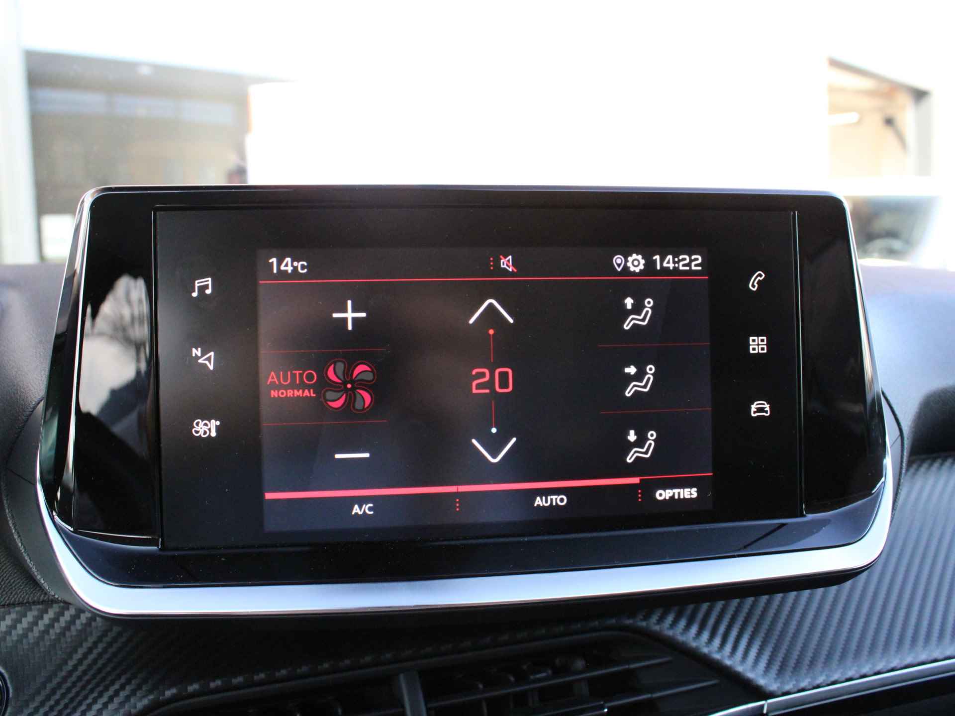 Peugeot 2008 1.2 PureTech 130-PK Allure Automaat Camera, Apple carplay/Android auto en stoelverwarming - 19/26
