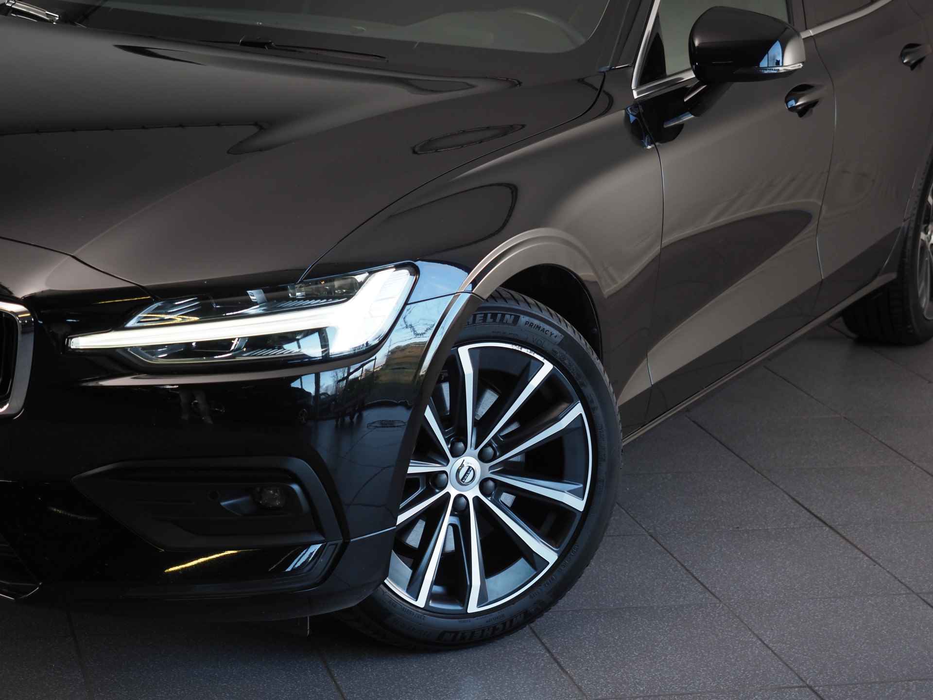 Volvo V60 2.0 B3 Business Pro | achteruitrijcamera | Parkeersensor Voor en Achter | Cruise Control | Apple CarPlay/Andriod Auto | DAB | LED | Keyless Entry/Start | Verwarmde Voorruit | - 15/37