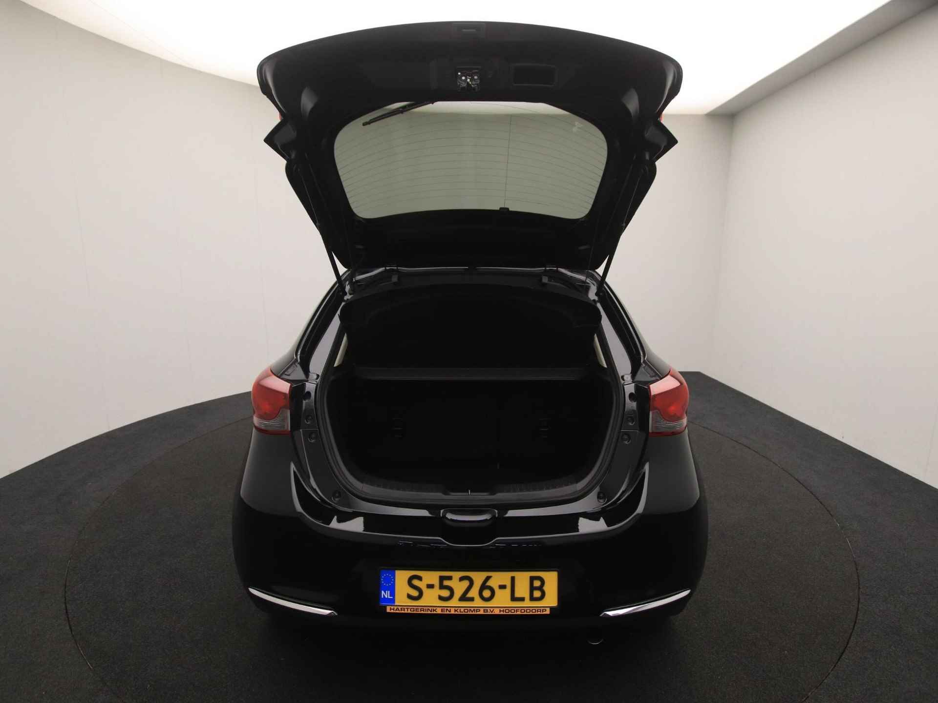 Mazda 2 1.5 Skyactiv-G Sportive met navigatie : dealer onderhouden - 14/46