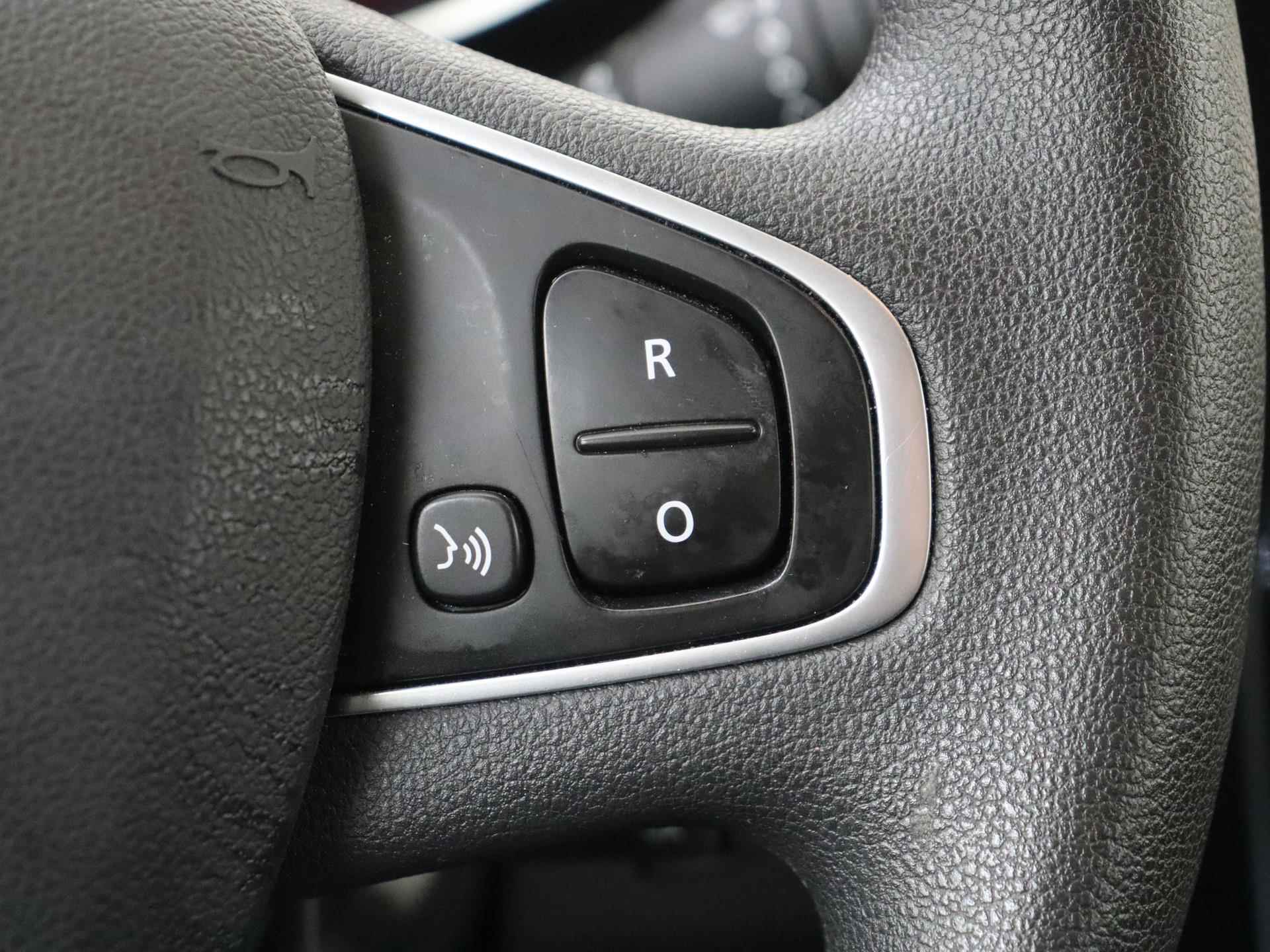 Renault Clio 0.9 TCe 90 PK Zen Navigatie / Airco / Trekhaak / Cruise Control / Parkeersensoren - 18/26