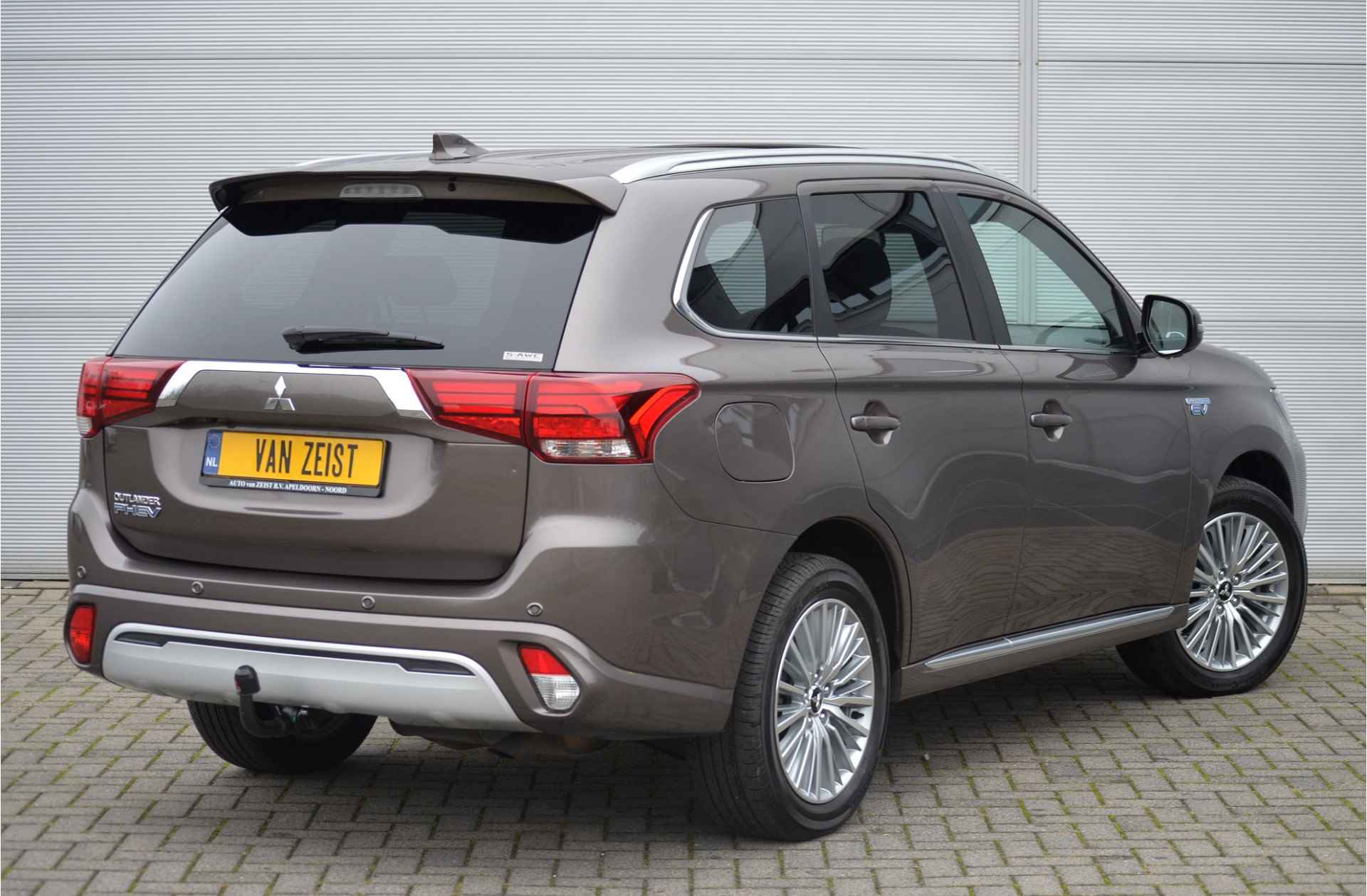 Mitsubishi Outlander PHEV 2.4 INSTYLE 4WD | PLUG IN HYBRID | V2G | FULL OPTIONS | SCHUIFDAK | ADAPTIEF CRUISE | TREKHAAK 1500KG | FABRIEKGARANTIE TOT 07-2025 | ALL IN RIJKLAARPRIJS - 3/52