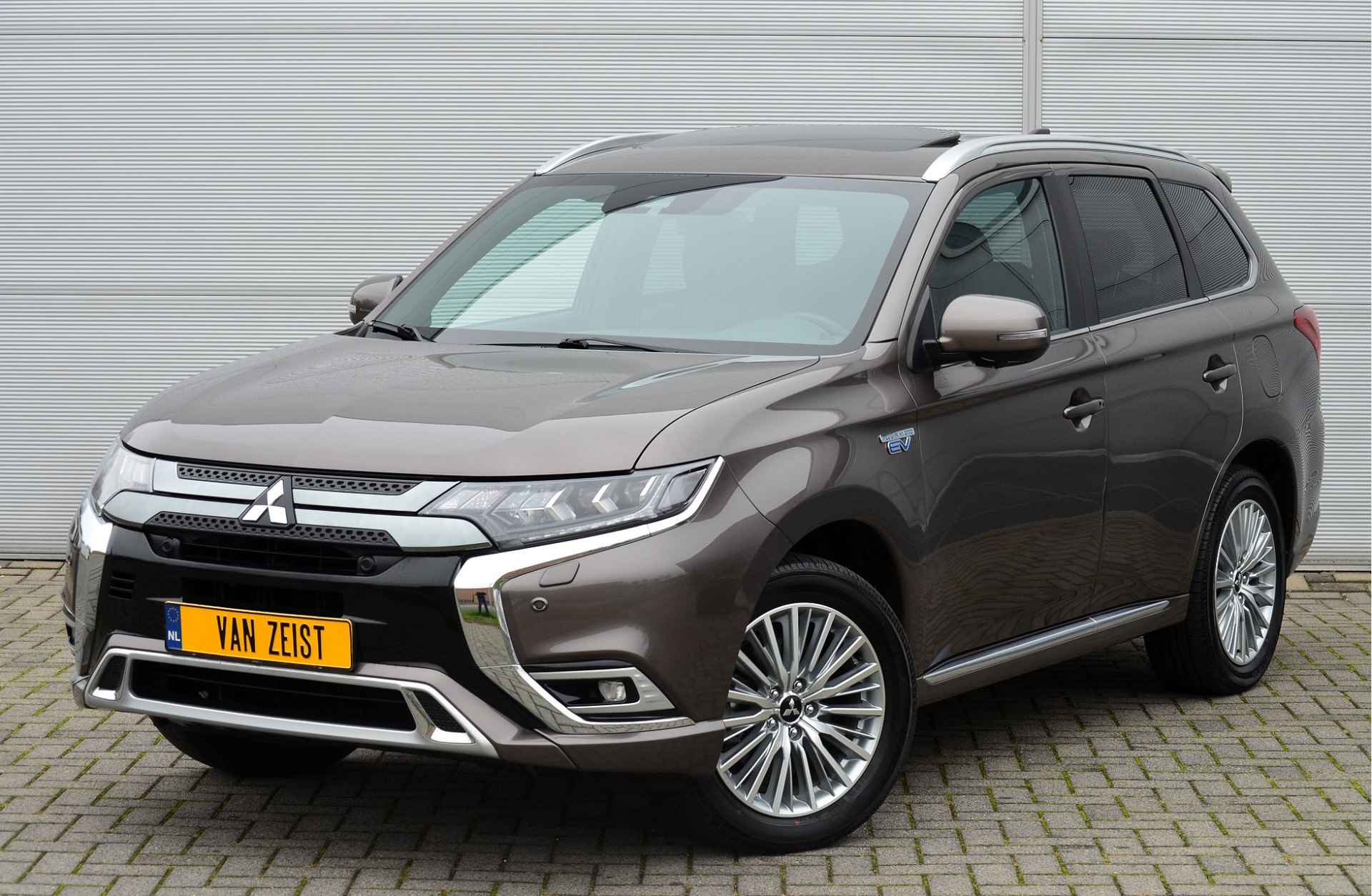 Mitsubishi Outlander PHEV 2.4 INSTYLE 4WD | PLUG IN HYBRID | V2G | FULL OPTIONS | SCHUIFDAK | ADAPTIEF CRUISE | TREKHAAK 1500KG | FABRIEKGARANTIE TOT 07-2025 | ALL IN RIJKLAARPRIJS - 5/52