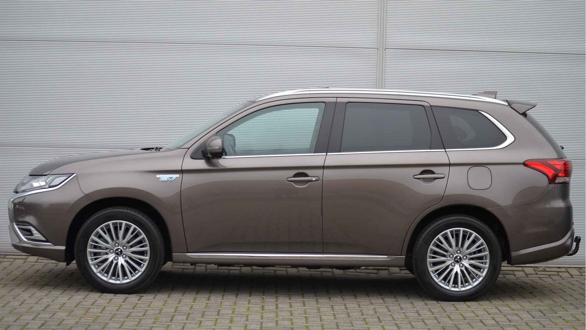 Mitsubishi Outlander PHEV 2.4 INSTYLE 4WD | PLUG IN HYBRID | V2G | FULL OPTIONS | SCHUIFDAK | ADAPTIEF CRUISE | TREKHAAK 1500KG | FABRIEKGARANTIE TOT 07-2025 | ALL IN RIJKLAARPRIJS - 7/52