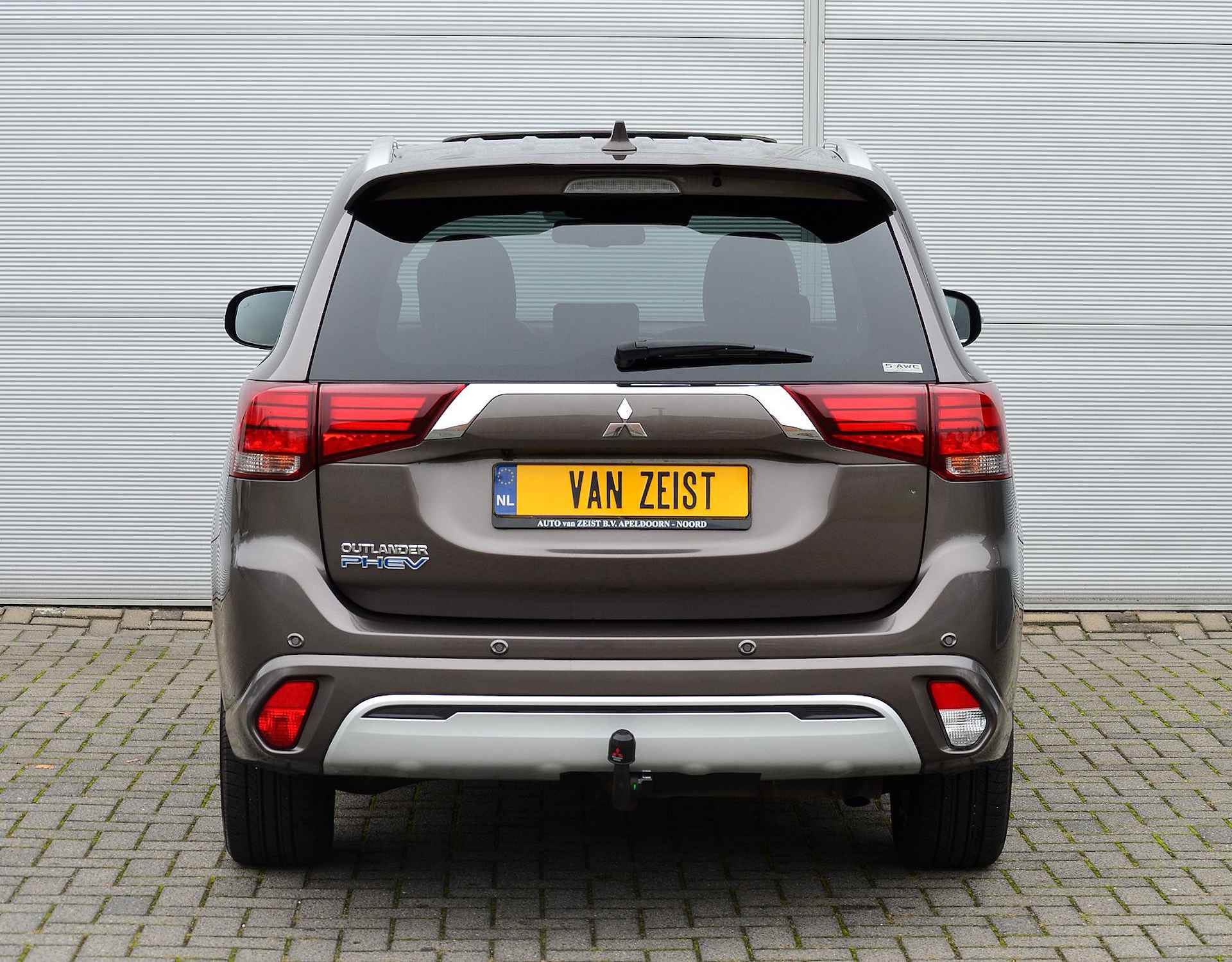 Mitsubishi Outlander PHEV 2.4 INSTYLE 4WD | PLUG IN HYBRID | V2G | FULL OPTIONS | SCHUIFDAK | ADAPTIEF CRUISE | TREKHAAK 1500KG | FABRIEKGARANTIE TOT 07-2025 | ALL IN RIJKLAARPRIJS - 10/52