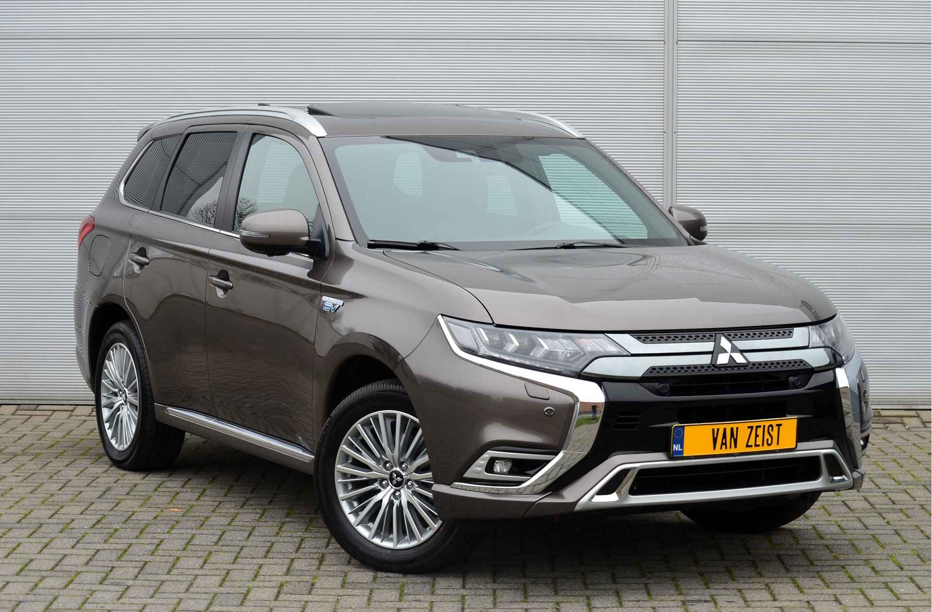 Mitsubishi Outlander PHEV 2.4 INSTYLE 4WD | PLUG IN HYBRID | V2G | FULL OPTIONS | SCHUIFDAK | ADAPTIEF CRUISE | TREKHAAK 1500KG | FABRIEKGARANTIE TOT 07-2025 | ALL IN RIJKLAARPRIJS - 14/52