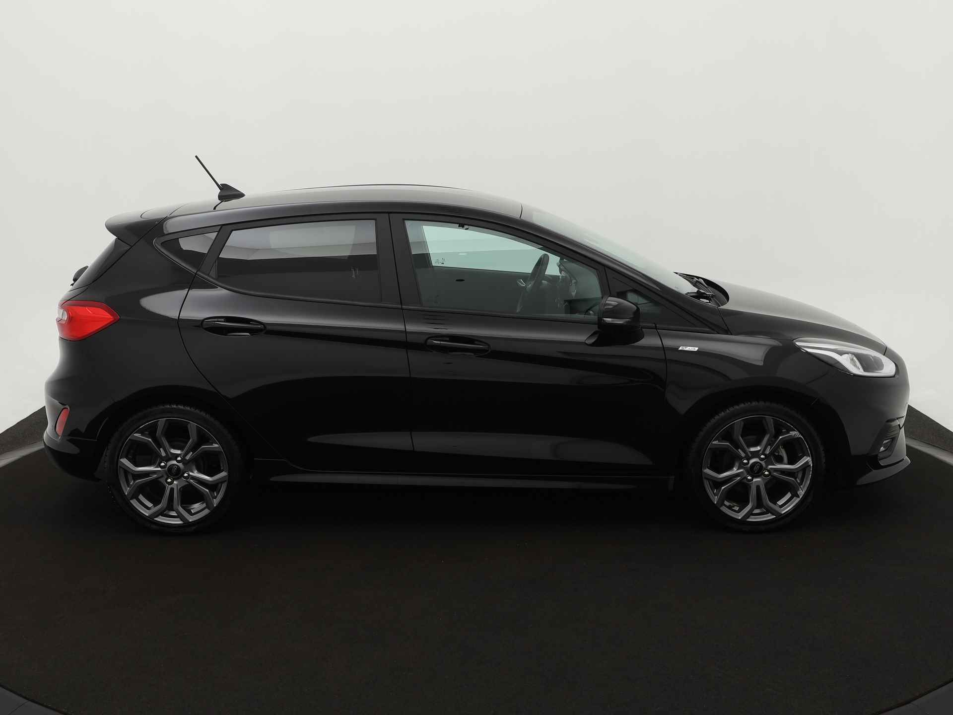 Ford Fiesta EcoBoost Hybrid 125 pk ST-Line | Winter Pack | LED | Apple Carplay | Clima | Navi | All Seasonbanden | - 6/17