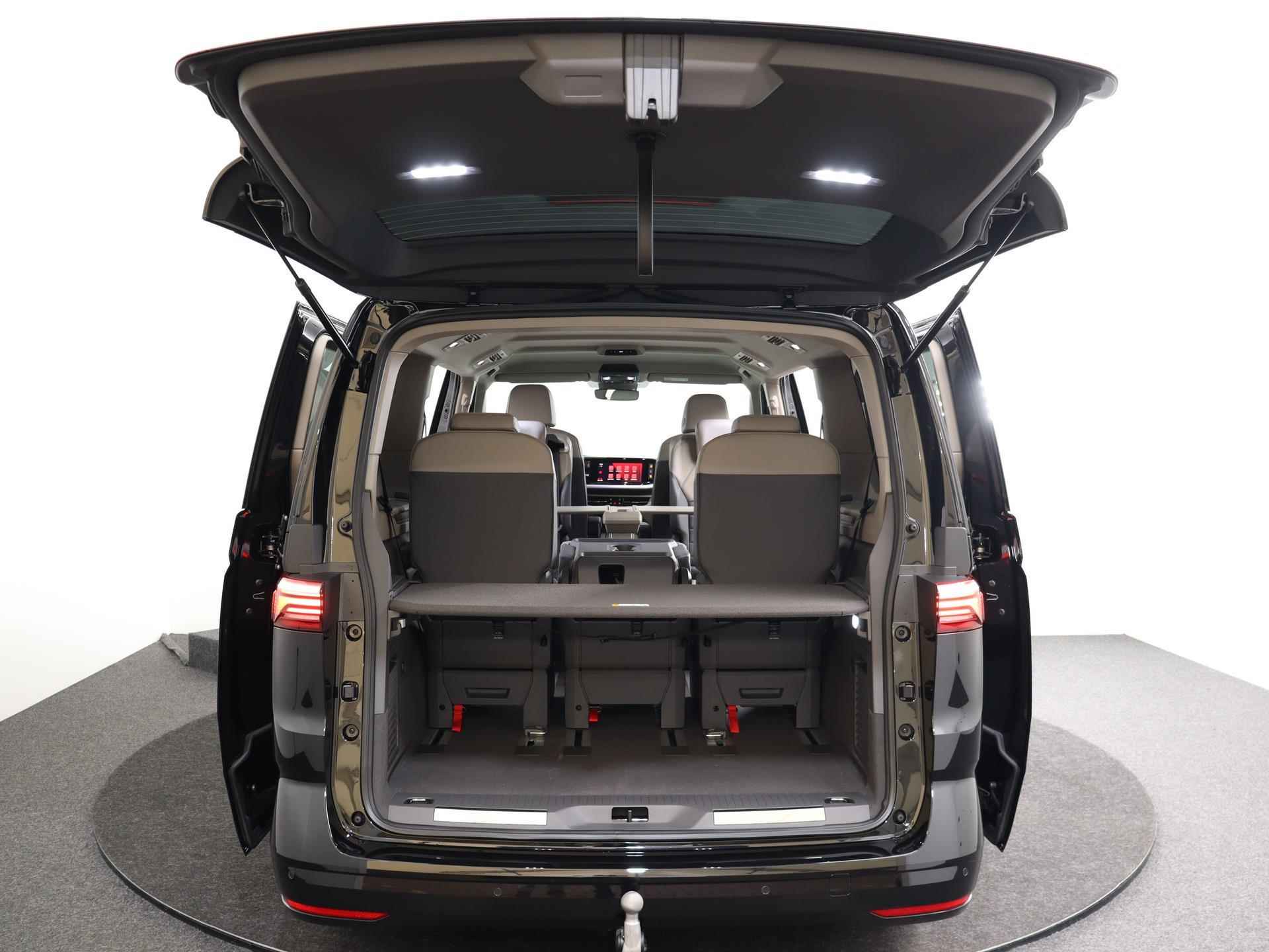 Volkswagen Multivan 1.4 eHybrid L2H1 Style | Direct leverbaar | Head up | Adaptive cruise control | 7 persoons VIS a VIS | Trekhaak | Chrome lijst | App connect | Leder | Travel assist | - 17/76