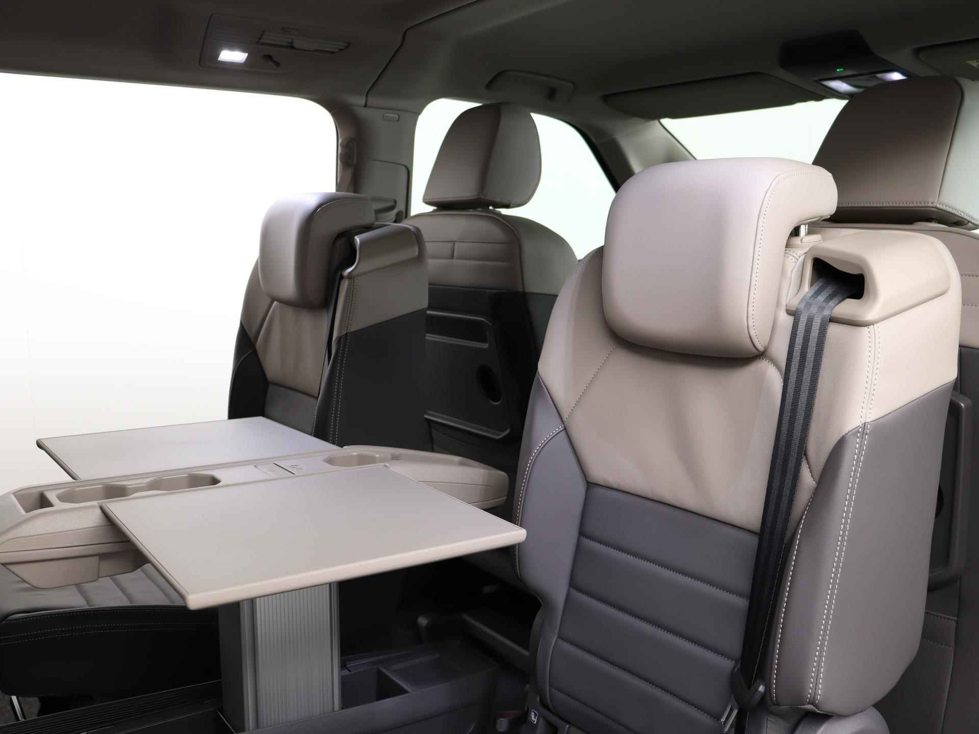 Volkswagen Multivan 1.4 eHybrid L2H1 Style | Direct leverbaar | Head up | Adaptive cruise control | 7 persoons VIS a VIS | Trekhaak | Chrome lijst | App connect | Leder | Travel assist | - 25/76
