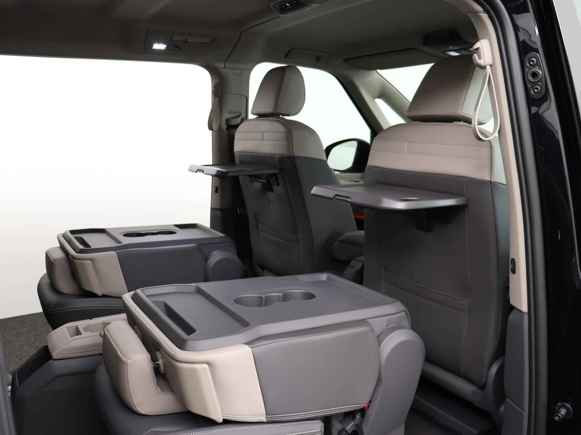Volkswagen Multivan 1.4 eHybrid L2H1 Style | Direct leverbaar | Head up | Adaptive cruise control | 7 persoons VIS a VIS | Trekhaak | Chrome lijst | App connect | Leder | Travel assist | - 26/76