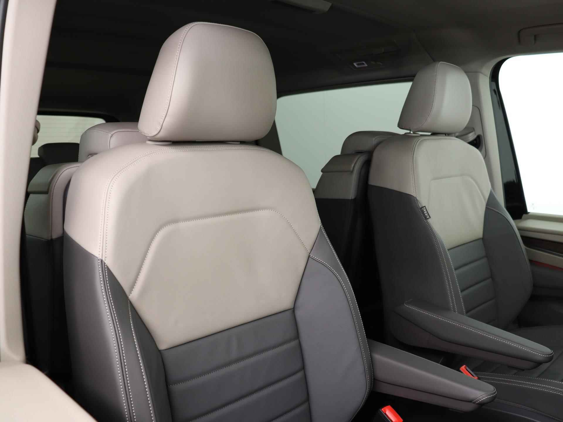 Volkswagen Multivan 1.4 eHybrid L2H1 Style | Direct leverbaar | Head up | Adaptive cruise control | 7 persoons VIS a VIS | Trekhaak | Chrome lijst | App connect | Leder | Travel assist | - 34/76