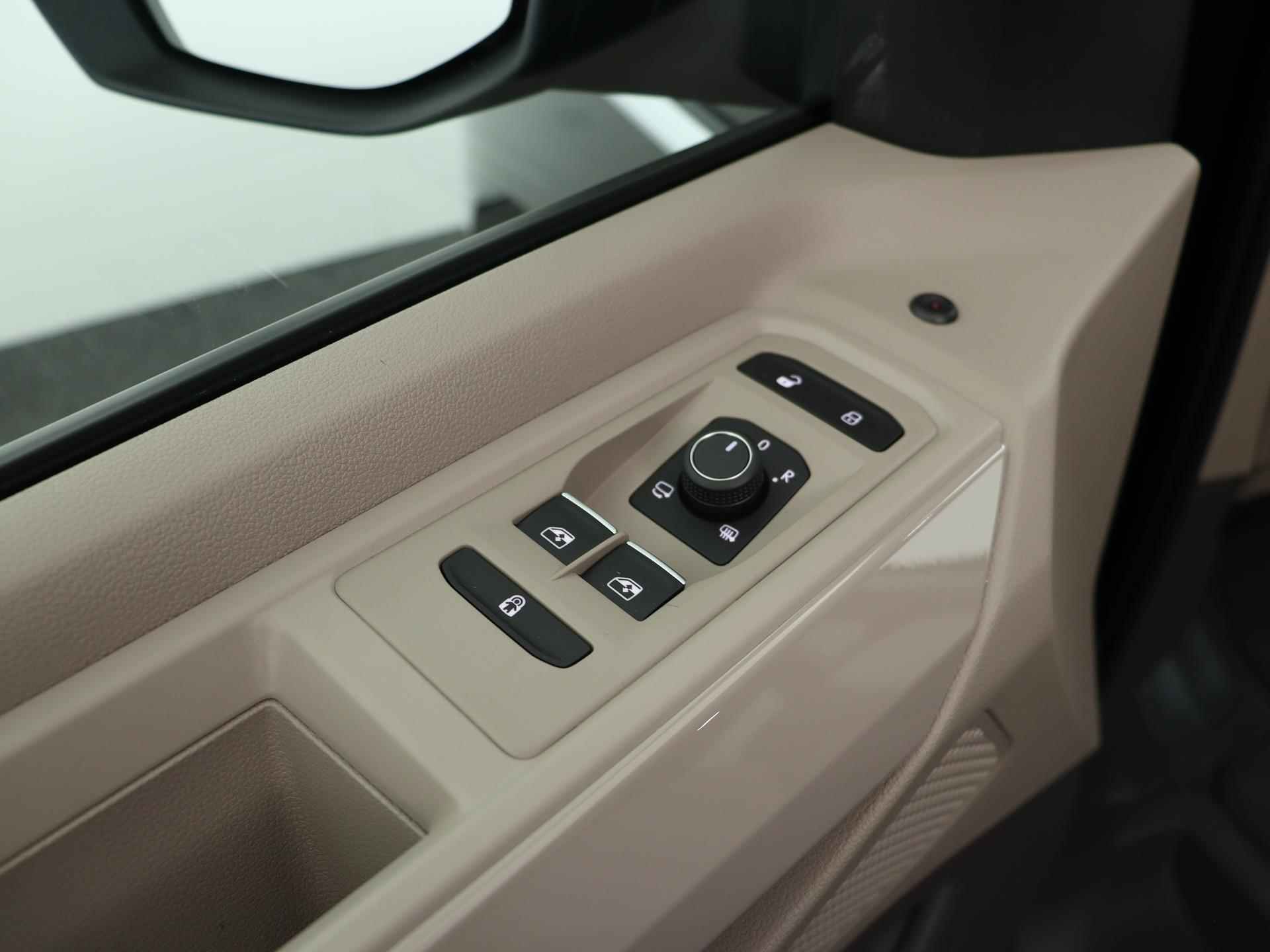 Volkswagen Multivan 1.4 eHybrid L2H1 Style | Direct leverbaar | Head up | Adaptive cruise control | 7 persoons VIS a VIS | Trekhaak | Chrome lijst | App connect | Leder | Travel assist | - 40/76