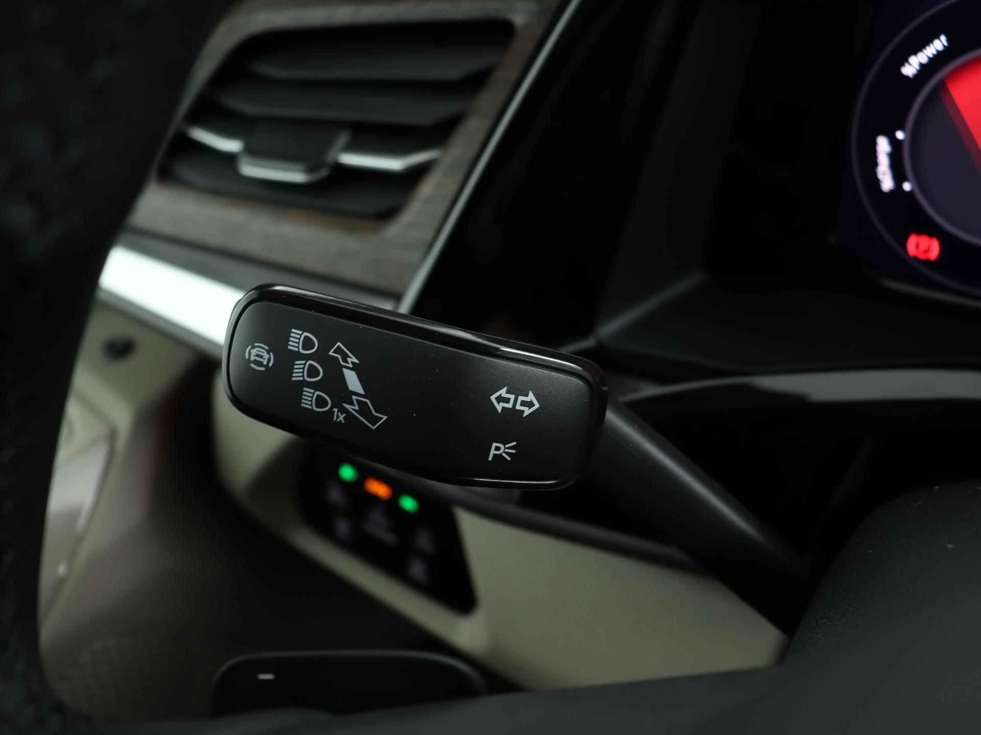 Volkswagen Multivan 1.4 eHybrid L2H1 Style | Direct leverbaar | Head up | Adaptive cruise control | 7 persoons VIS a VIS | Trekhaak | Chrome lijst | App connect | Leder | Travel assist | - 45/76