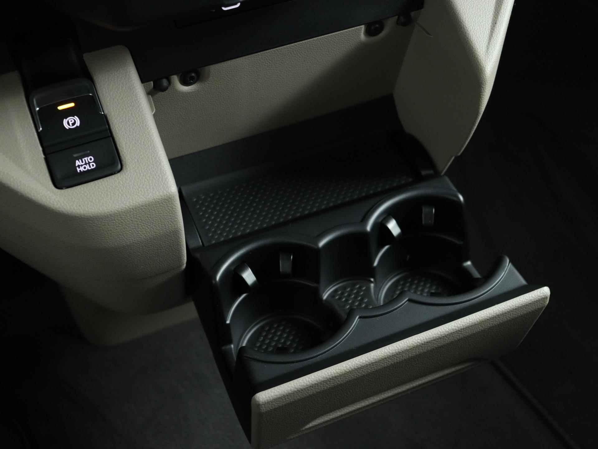 Volkswagen Multivan 1.4 eHybrid L2H1 Style | Direct leverbaar | Head up | Adaptive cruise control | 7 persoons VIS a VIS | Trekhaak | Chrome lijst | App connect | Leder | Travel assist | - 70/76