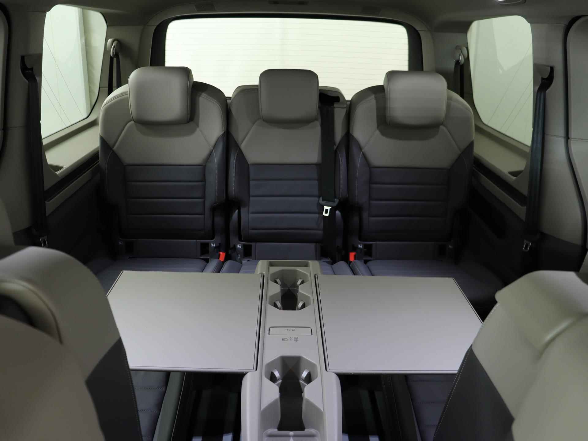 Volkswagen Multivan 1.4 eHybrid L2H1 Style | Direct leverbaar | Head up | Adaptive cruise control | 7 persoons VIS a VIS | Trekhaak | Chrome lijst | App connect | Leder | Travel assist | - 73/76