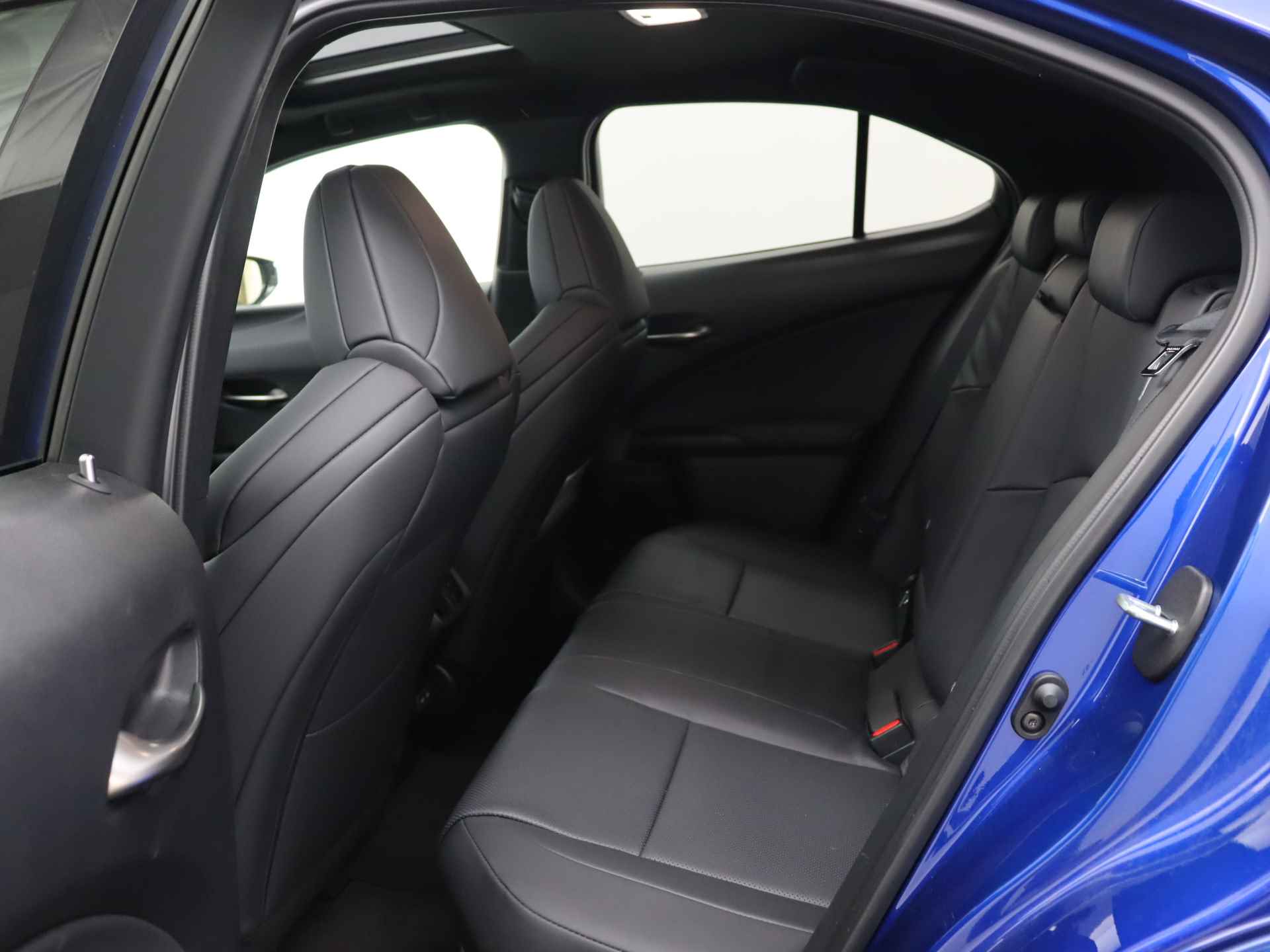 Lexus UX 250h F Sport Line | Head Up Display | Open dak | 360 Camera | Stoelkoeling | - 17/35