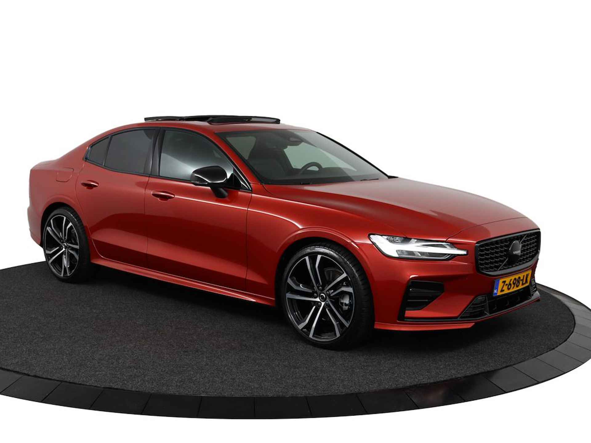 Volvo S60 B4 Plus Dark | Demo Deal | 20'' | Panoramadak | Premium Audio by Harman Kardon | Stoelverwarming voor & achter | Stuurwielverwar Keyless entry | Elektrisch verstelbare stoel incl. geheugen | Parkassist camera | Park Assist voor en achter | - 17/51