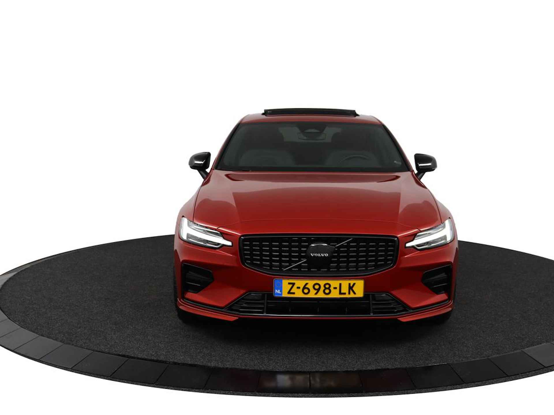 Volvo S60 B4 Plus Dark | Demo Deal | 20'' | Panoramadak | Premium Audio by Harman Kardon | Stoelverwarming voor & achter | Stuurwielverwar Keyless entry | Elektrisch verstelbare stoel incl. geheugen | Parkassist camera | Park Assist voor en achter | - 18/51