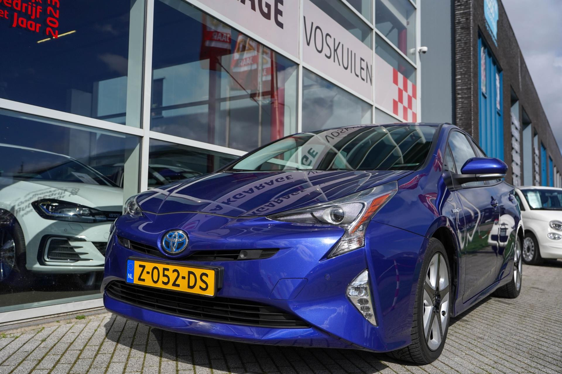Toyota Prius 1.8 Dynamic |parkeerassistent | headup display bij viaBOVAG.nl