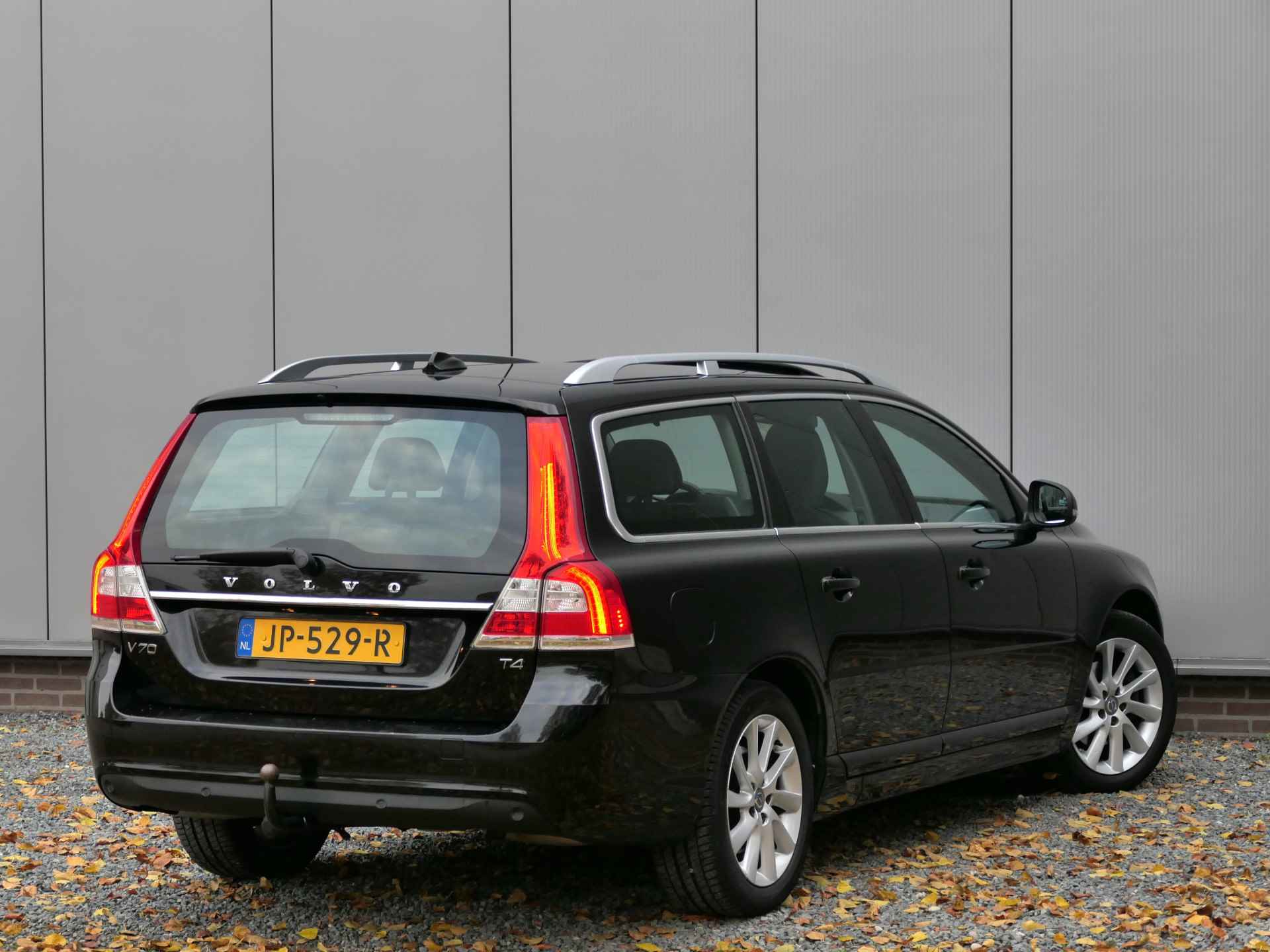 Volvo V70 T4 AUT Polar+ 12 MND garantie Schuifdak / Leer / Voorruitverwarming / Trekhaak - 3/25