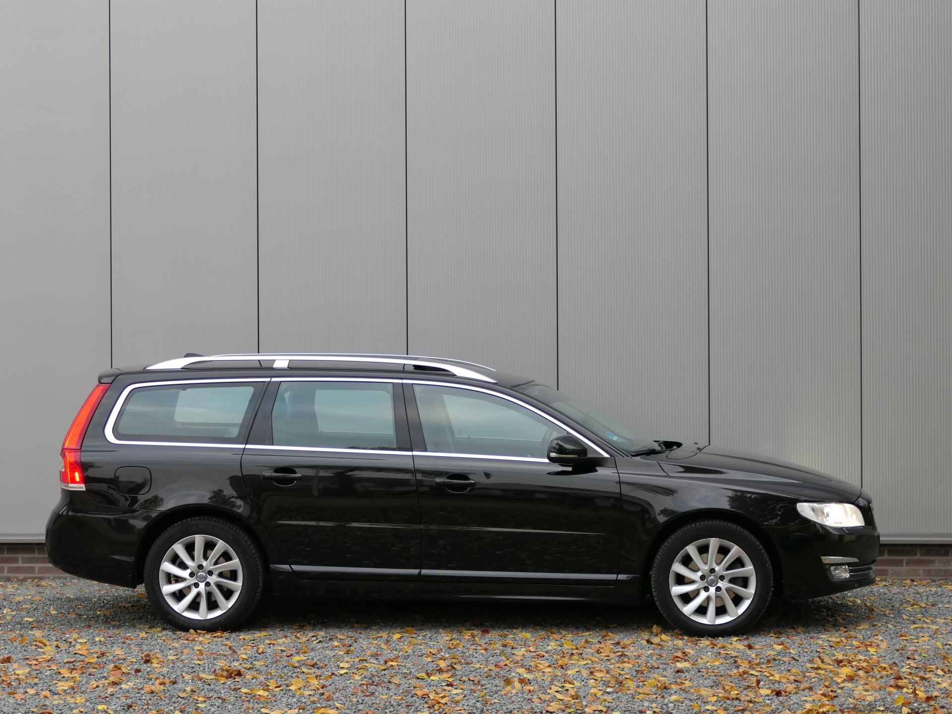 Volvo V70 T4 AUT Polar+ 12 MND garantie Schuifdak / Leer / Voorruitverwarming / Trekhaak - 7/25