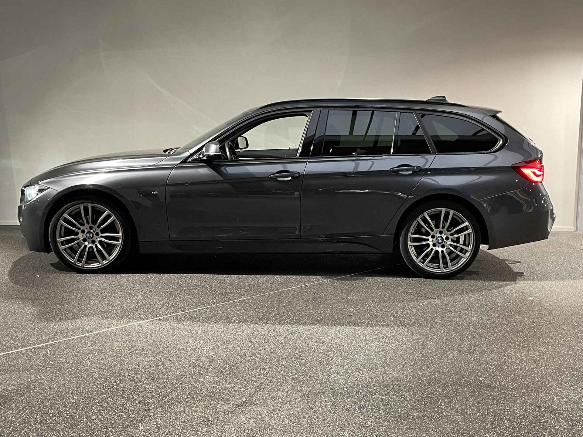 BMW 3-serie Touring 320i xDrive M Sport Edition | M Sport Plus Package | 360° Rondomzichtcamera | Cruise Control Adaptief | Trekhaak - 18/37