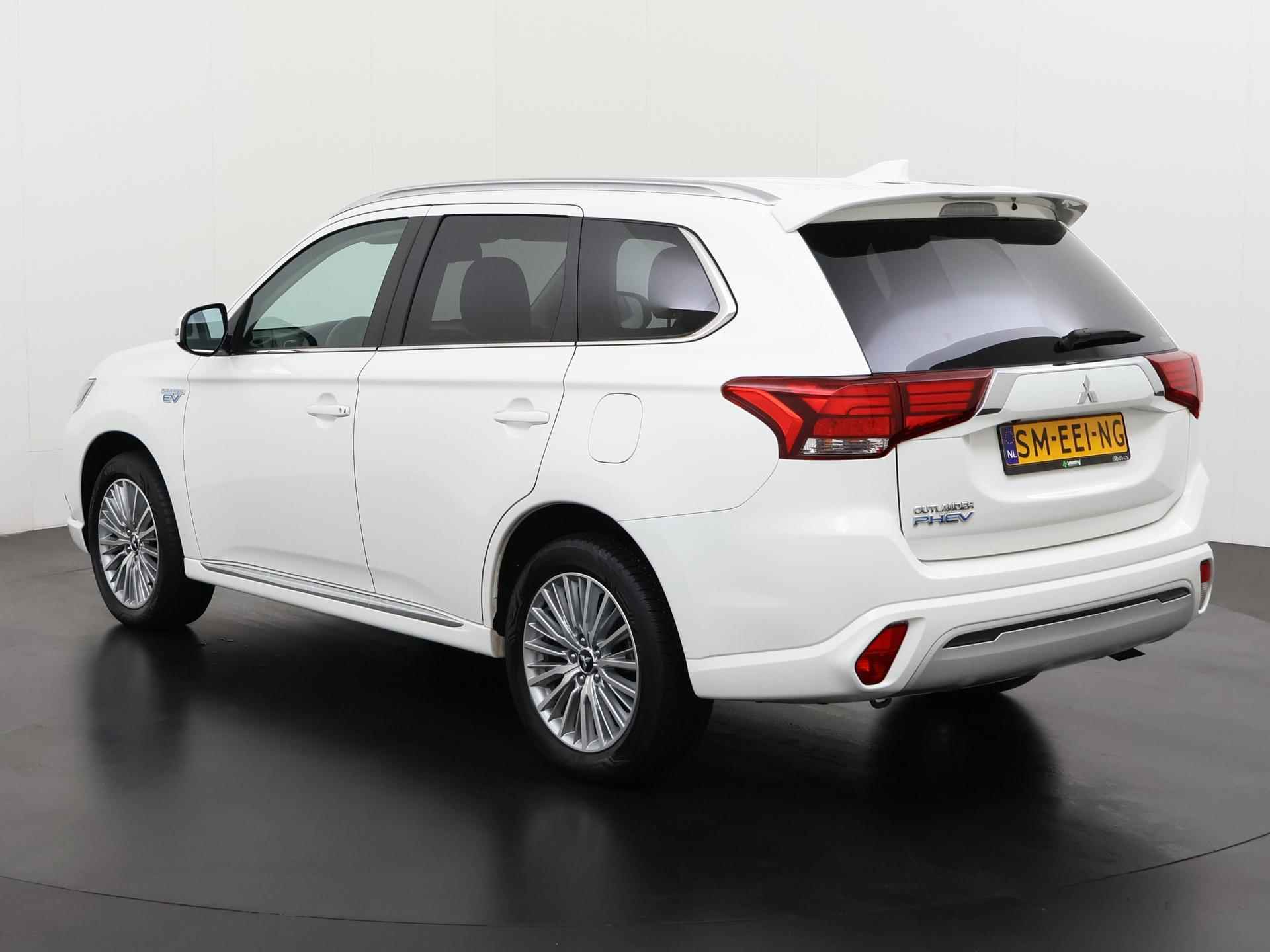 Mitsubishi Outlander 2.4 PHEV Intense S | Leder/Alcantara | Camera | Elek stoelbediening | Zondag Open! - 6/38