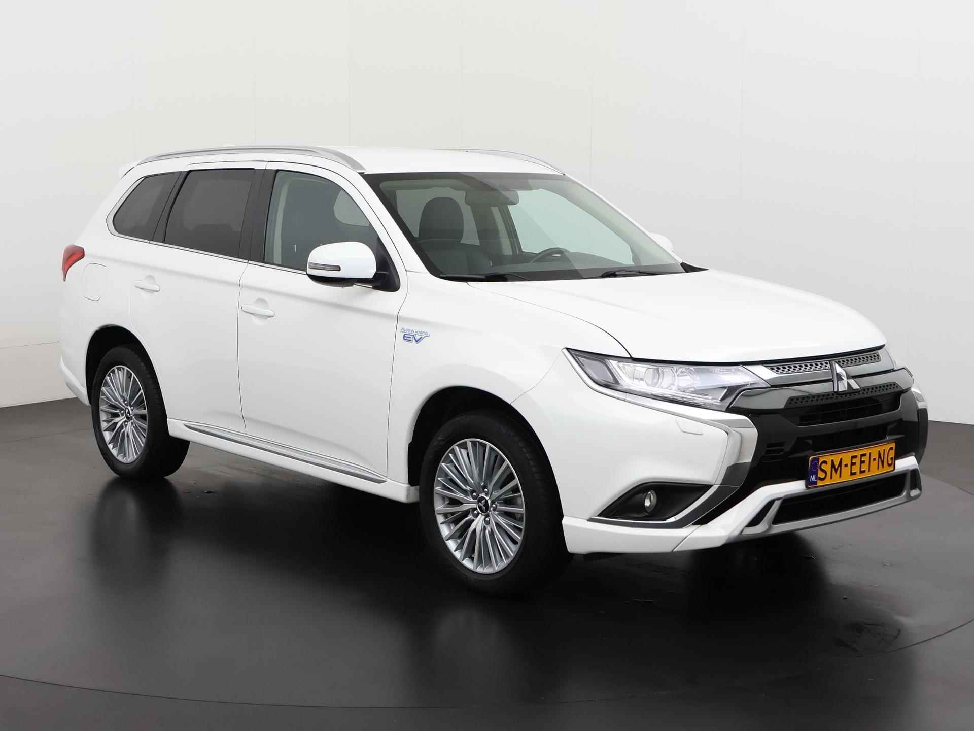 Mitsubishi Outlander 2.4 PHEV Intense S | Leder/Alcantara | Camera | Elek stoelbediening | Zondag Open! - 30/38