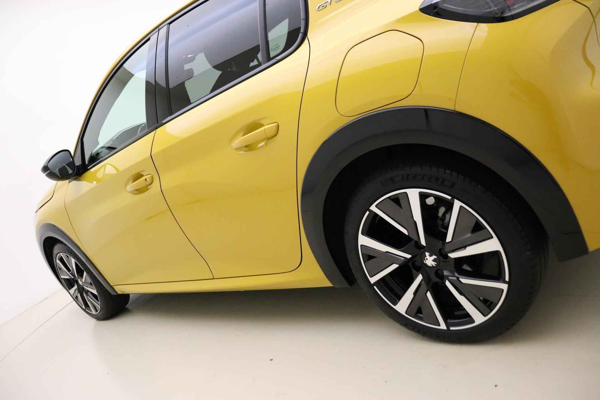 Peugeot 208 1.2 PureTech GT-Line | Panorama Dak | Stoelverwarming | Navigatie | Climate & Adaptive Cruise Control | PDC voor + achter | Camera | LED | - 18/36