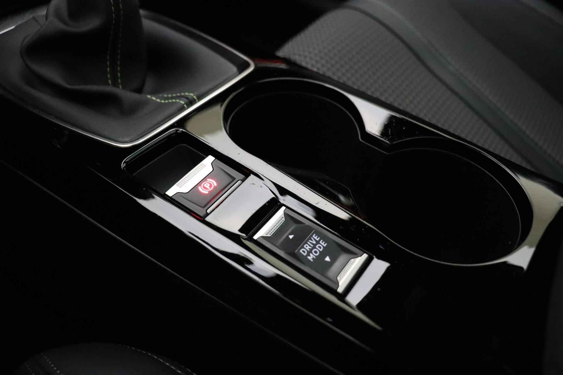 Peugeot 208 1.2 PureTech GT-Line | Panorama Dak | Stoelverwarming | Navigatie | Climate & Adaptive Cruise Control | PDC voor + achter | Camera | LED | - 31/36