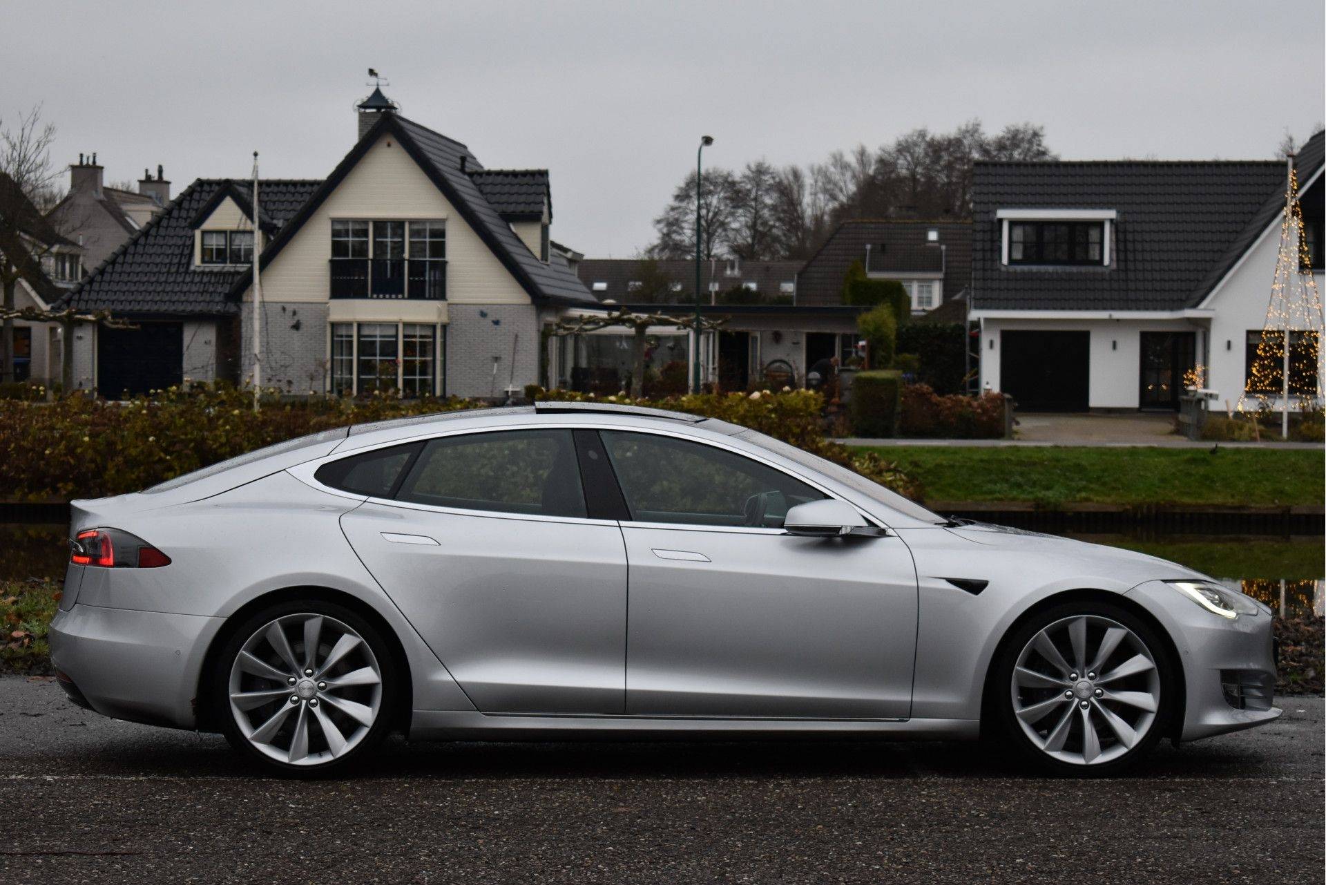 Tesla Model S 75D Base incl. BTW | 4x4 | NL- AUTO | Autopilot | Panoramadak | Luchtvering | Supercharged laden | Camera | 21' inch | Dodehoek detectie | Voorstoelen verwarmd - 12/50