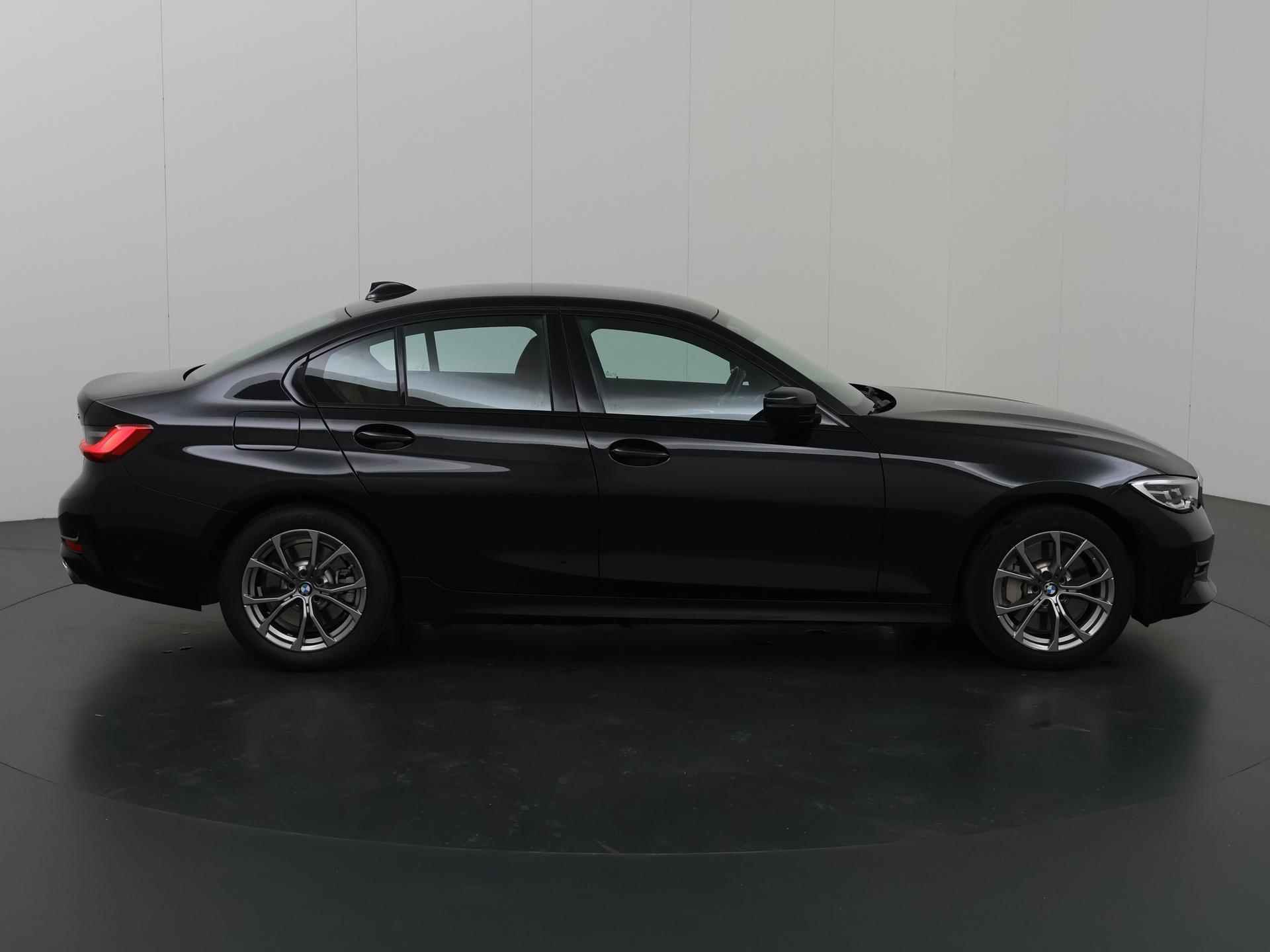 BMW 3-serie 330e eDrive Edition | Nieuw Model | Digitaal Dashboard | LED | Apple CarPlay | Sportstoelen | Lederen Interieur | Stoelverwarming | Camera | DAB | - 7/47