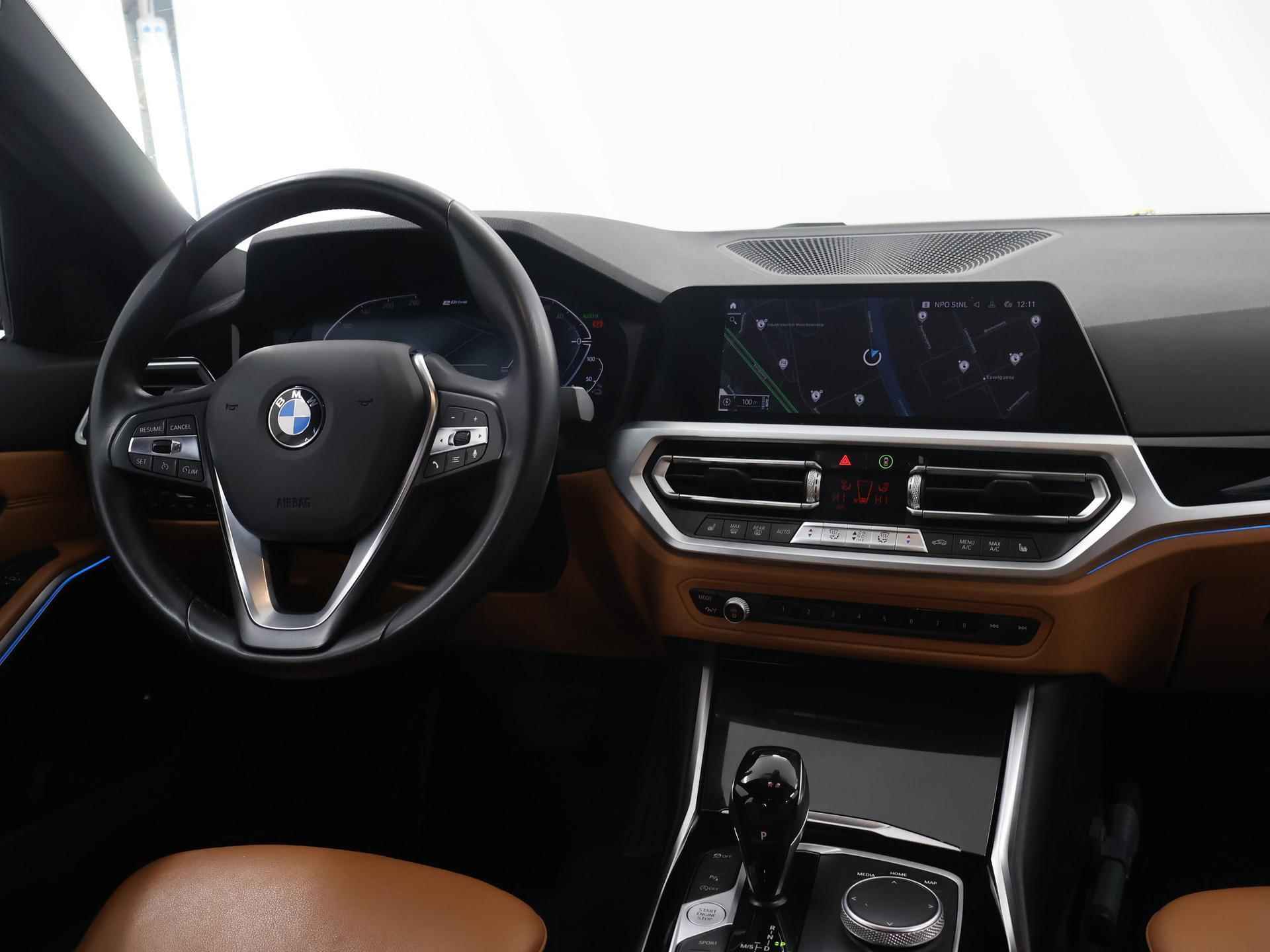 BMW 3-serie 330e eDrive Edition | Nieuw Model | Digitaal Dashboard | LED | Apple CarPlay | Sportstoelen | Lederen Interieur | Stoelverwarming | Camera | DAB | - 10/47