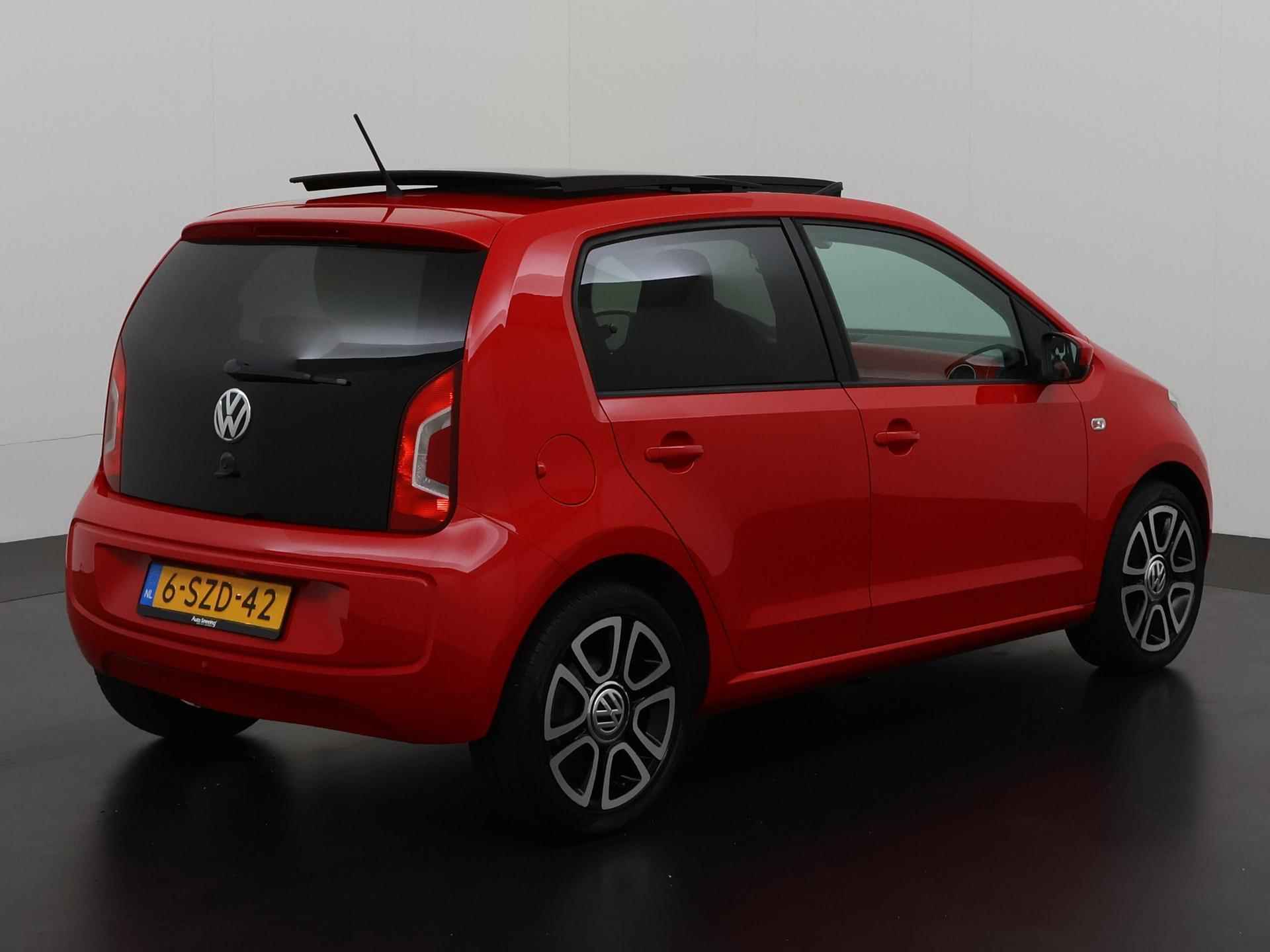 Volkswagen Up! 1.0 high up! BlueMotion | Panoramadak | Parkeersensor | Lichtmetalen Velgen | Zondag Open! - 4/32