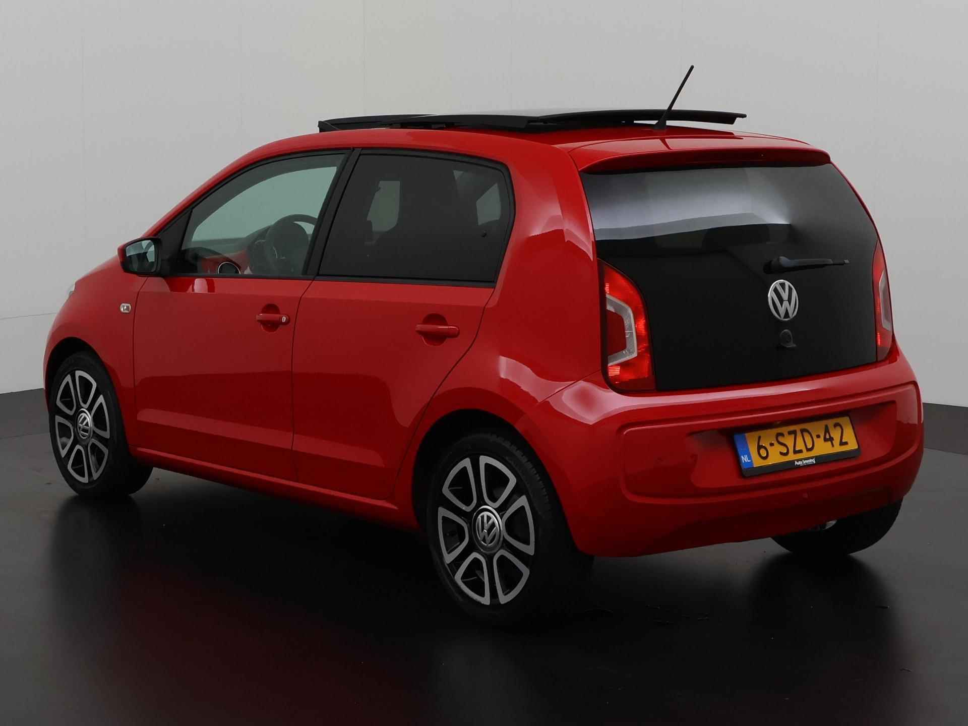 Volkswagen Up! 1.0 high up! BlueMotion | Panoramadak | Parkeersensor | Lichtmetalen Velgen | Zondag Open! - 6/32