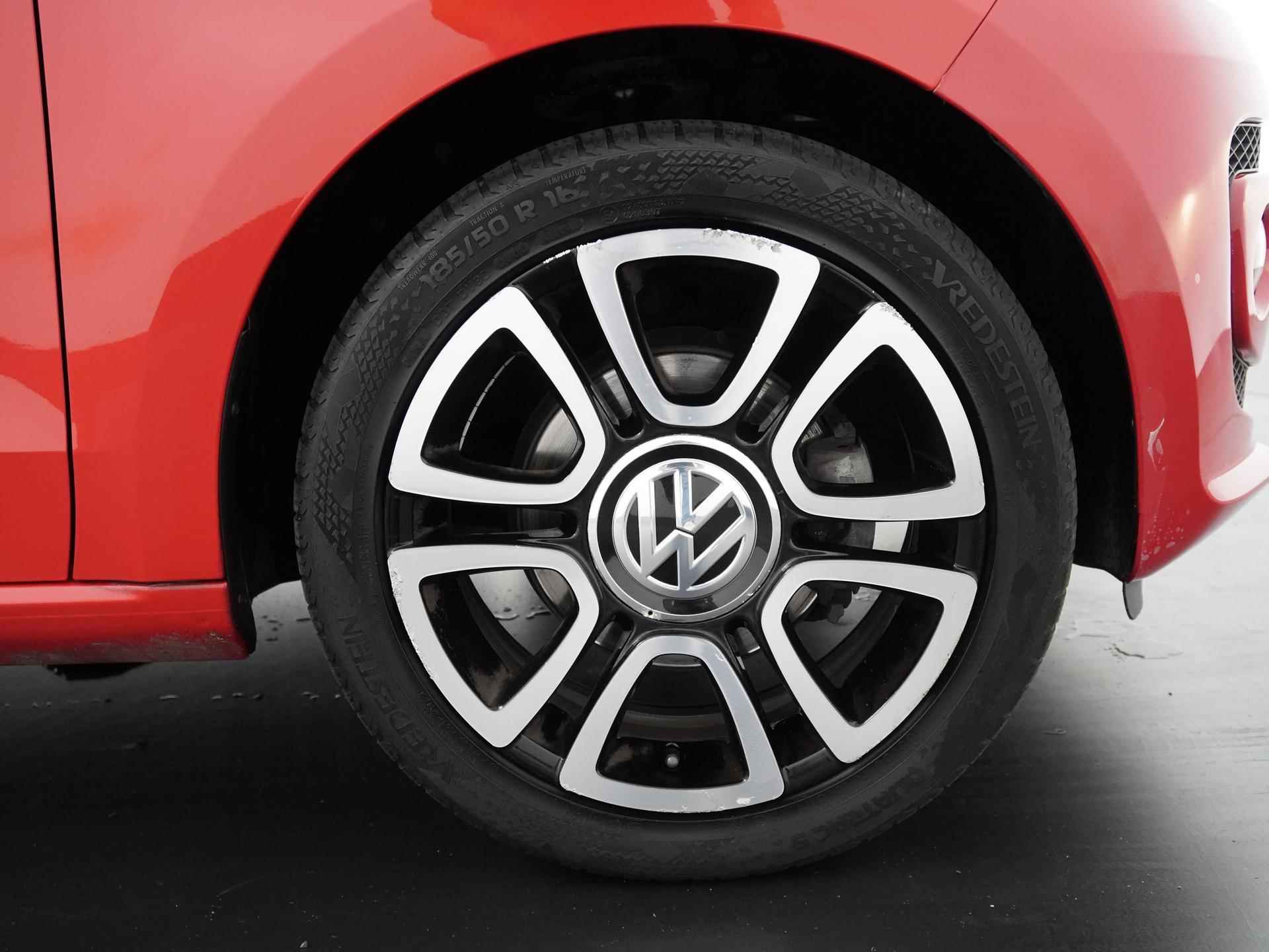 Volkswagen Up! 1.0 high up! BlueMotion | Panoramadak | Parkeersensor | Lichtmetalen Velgen | Zondag Open! - 24/32