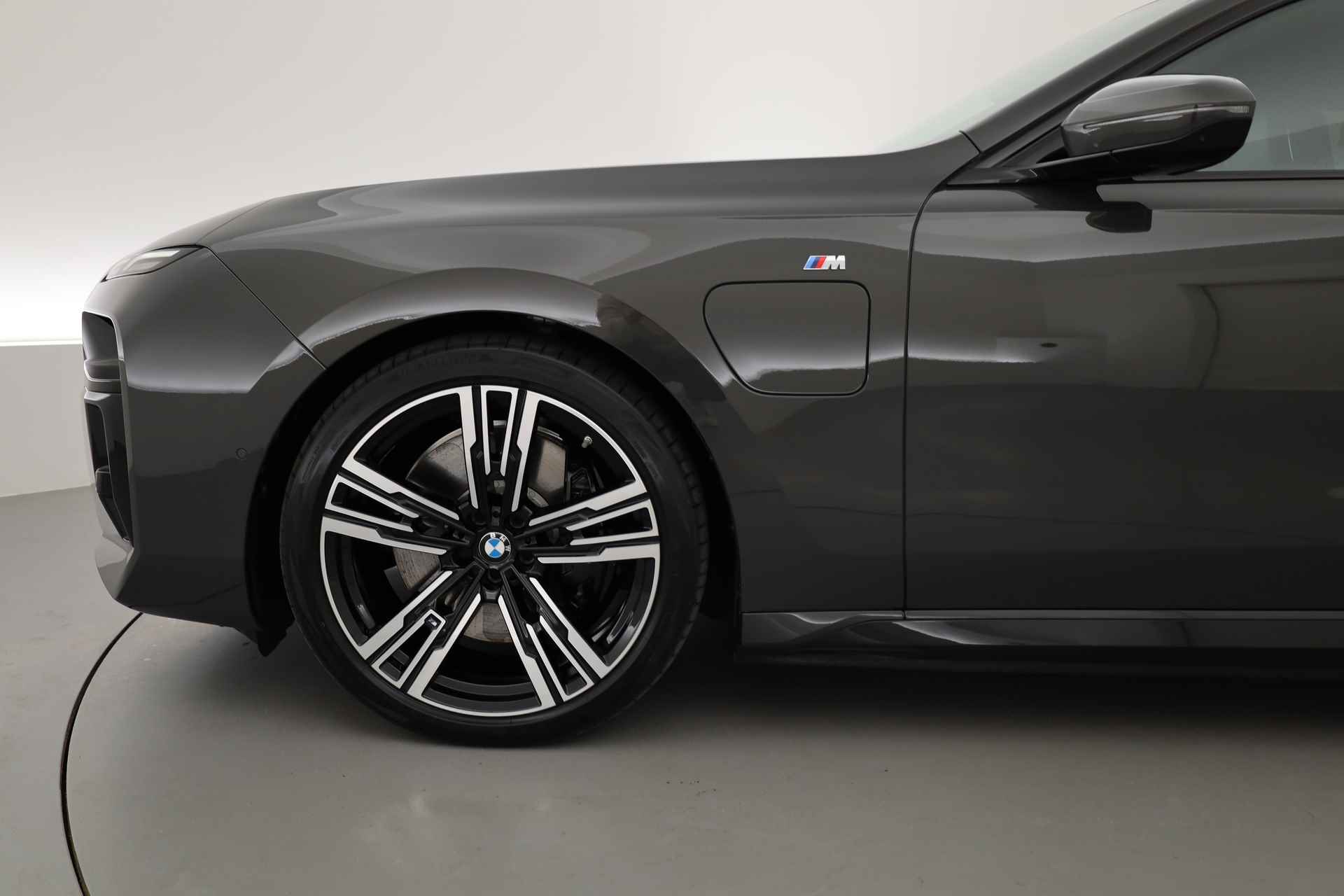 BMW 7 Serie 750e xDrive M Sport | Pano | Skylounge | HUD | Soft Close | Luchtvering | Massage | B&W | - 42/46